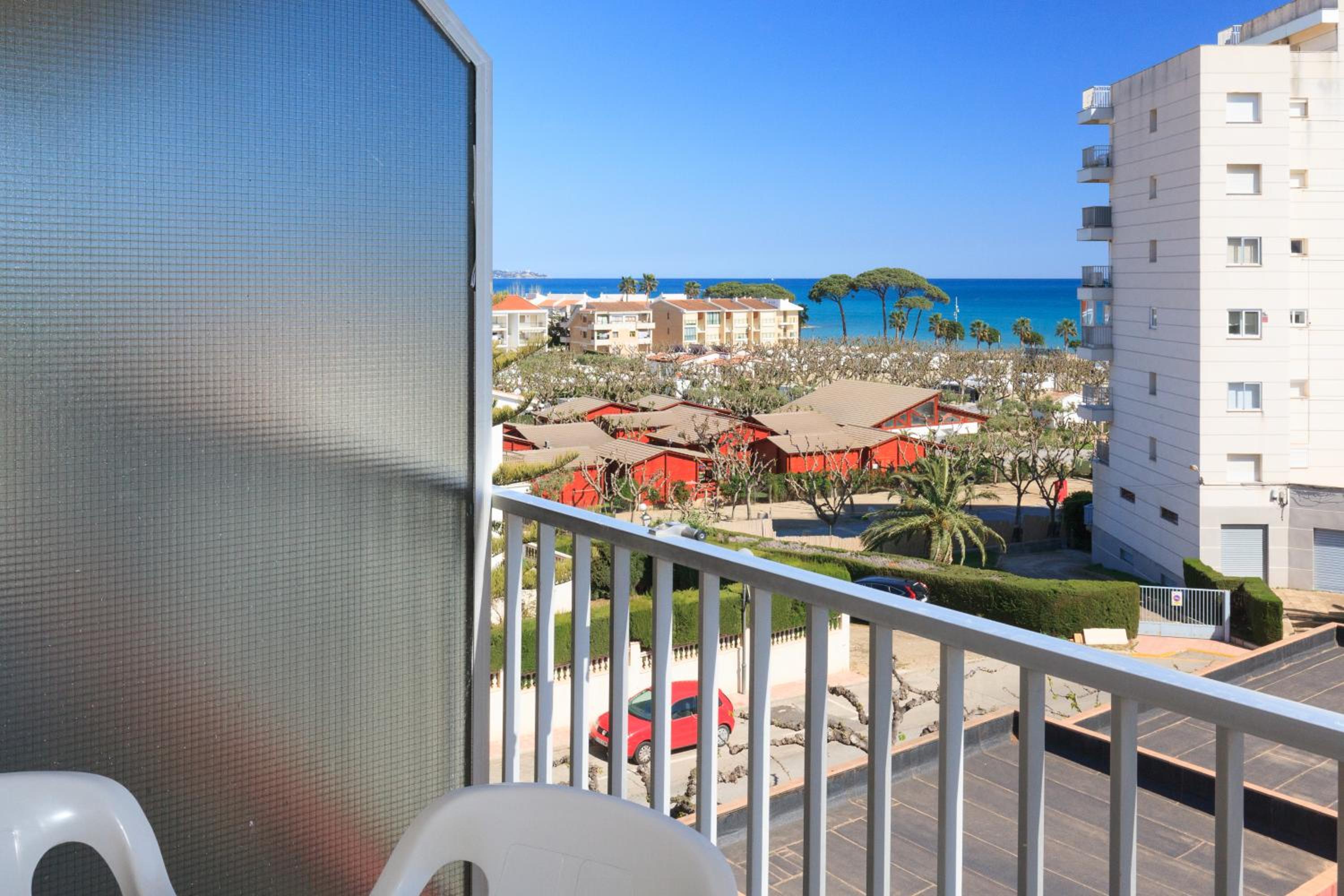 Apartment with Balcony - Photo 30