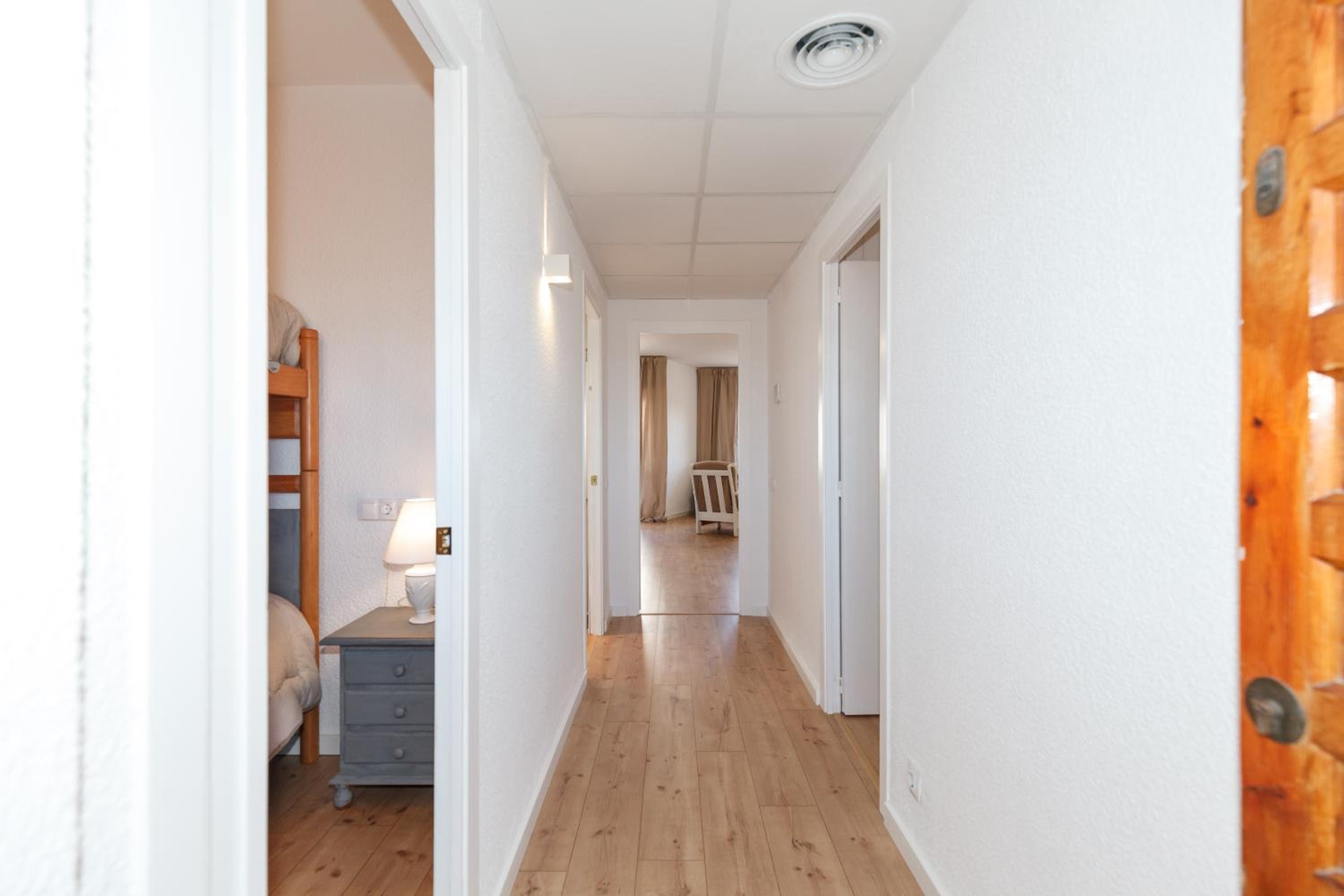 Apartment with Balcony - Photo 18