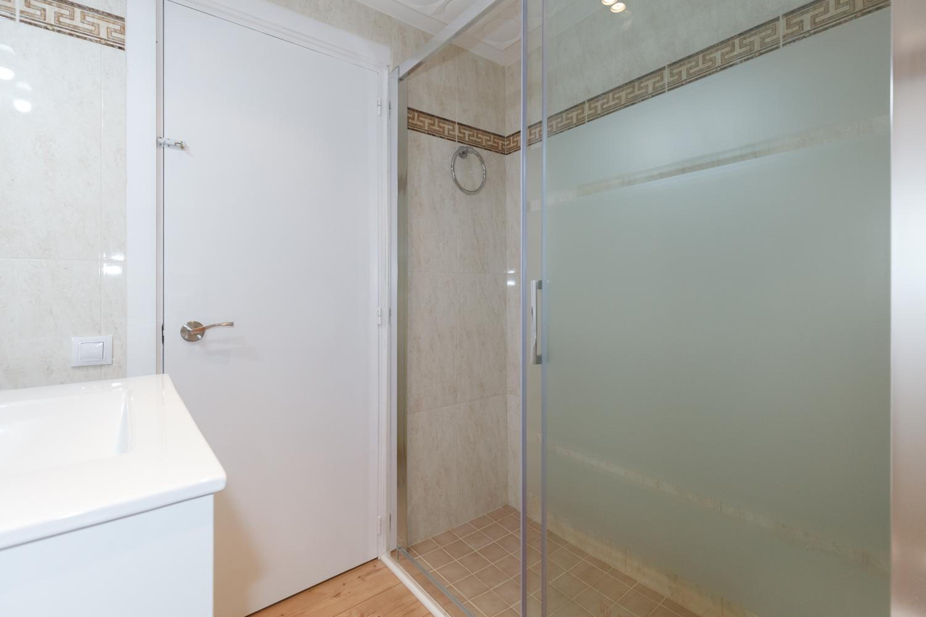 Apartment with Balcony - Photo 9