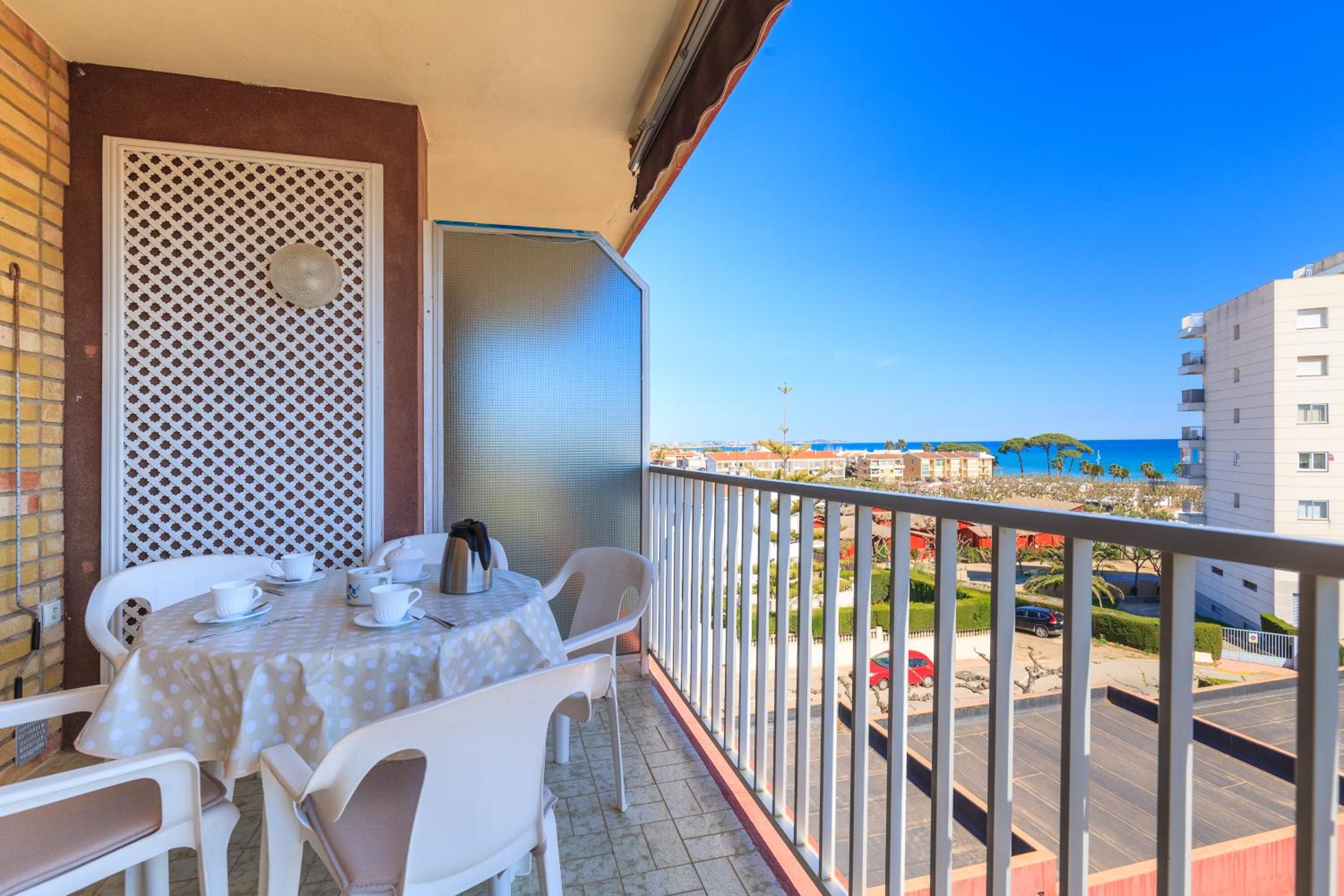 Apartment with Balcony - Photo 8