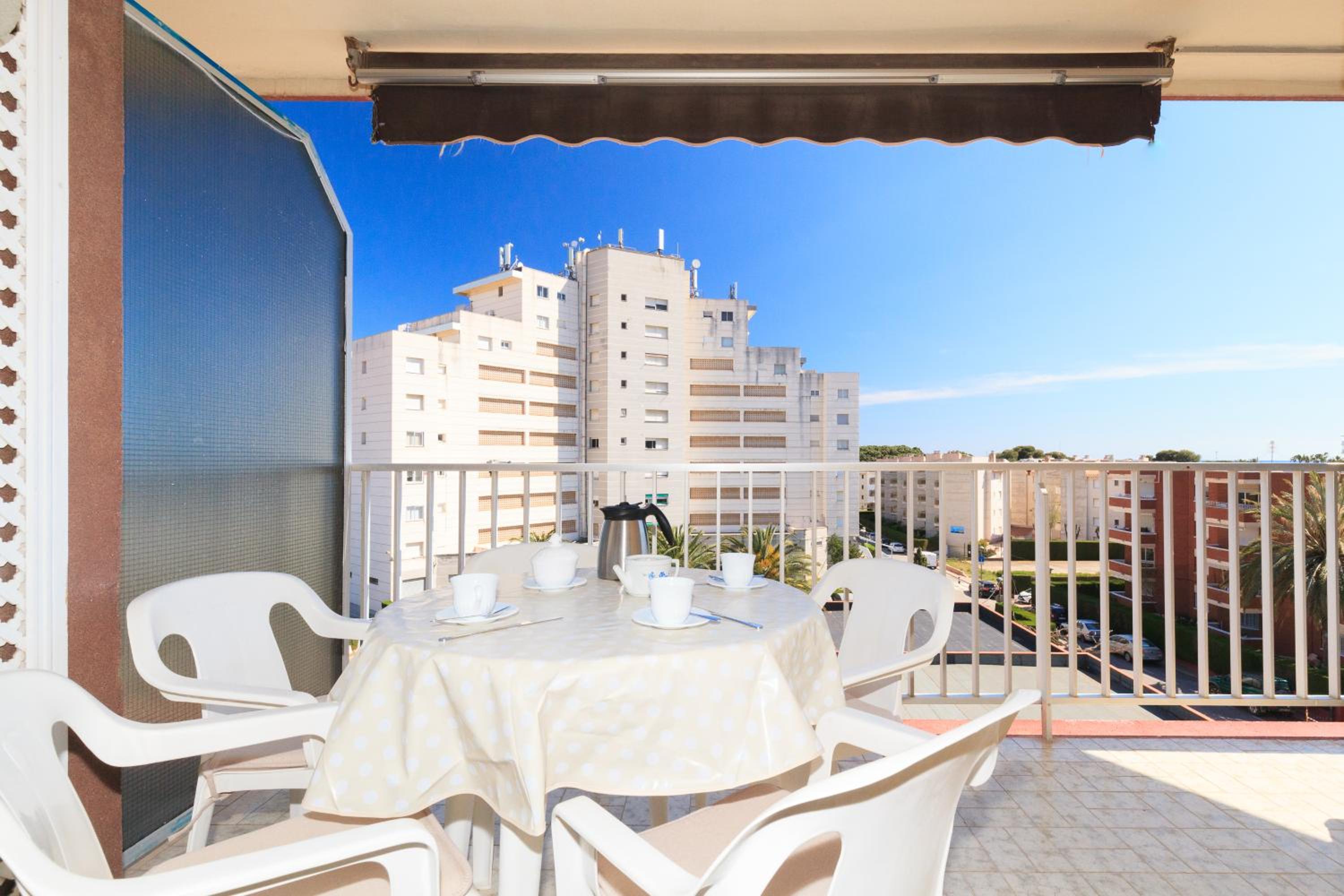 Apartment with Balcony - Photo 3