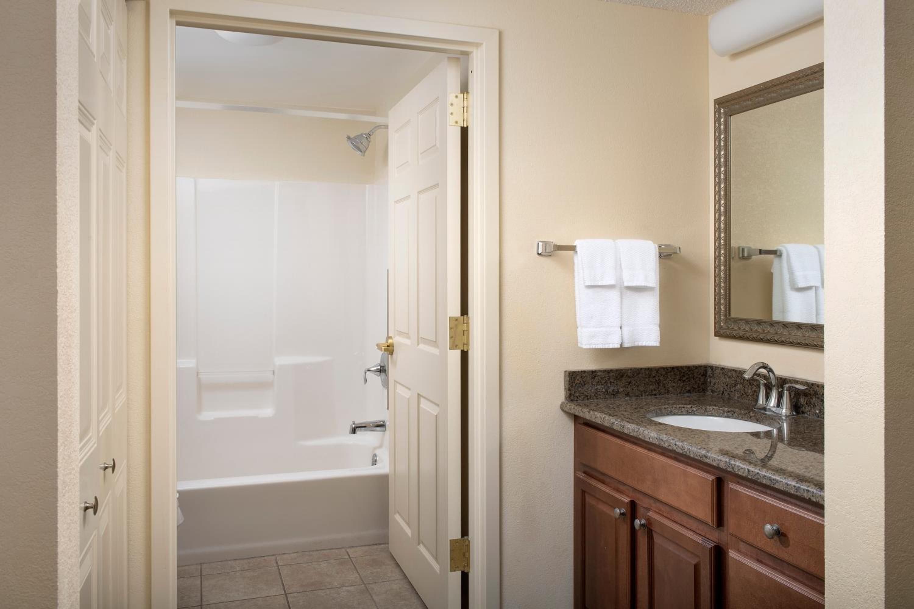 One-Bedroom King Suite with Kitchen - Photo 9