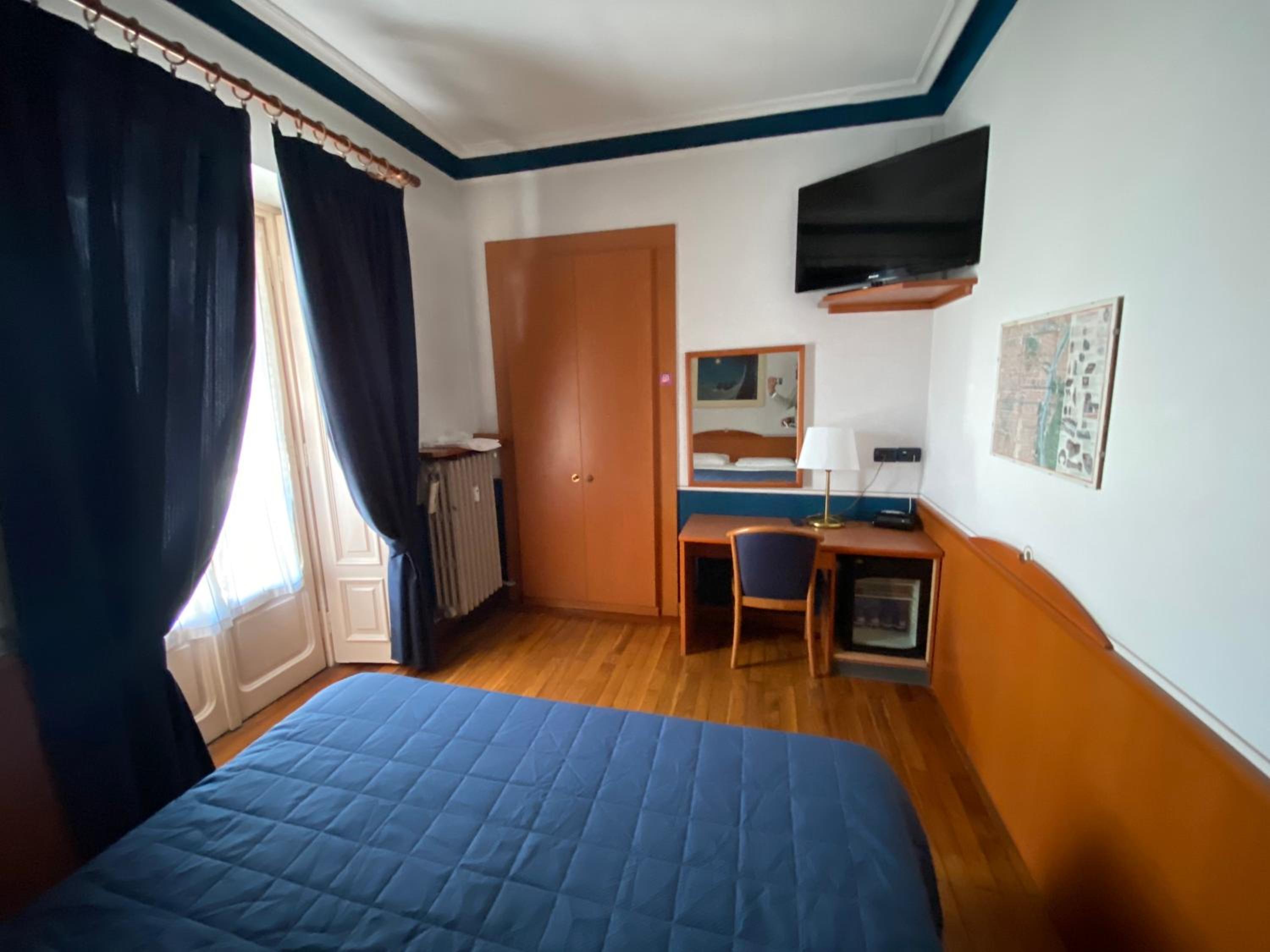 Double Room - Photo 14