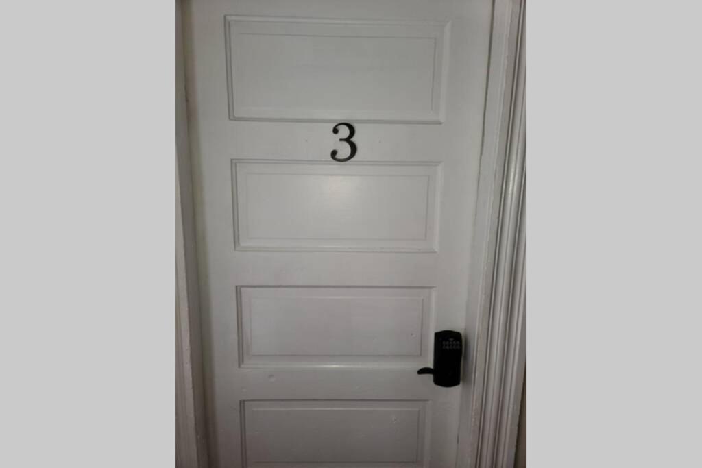 Five-Bedroom House - Photo 12