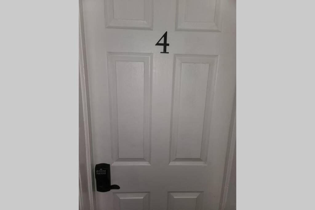 Five-Bedroom House - Photo 19