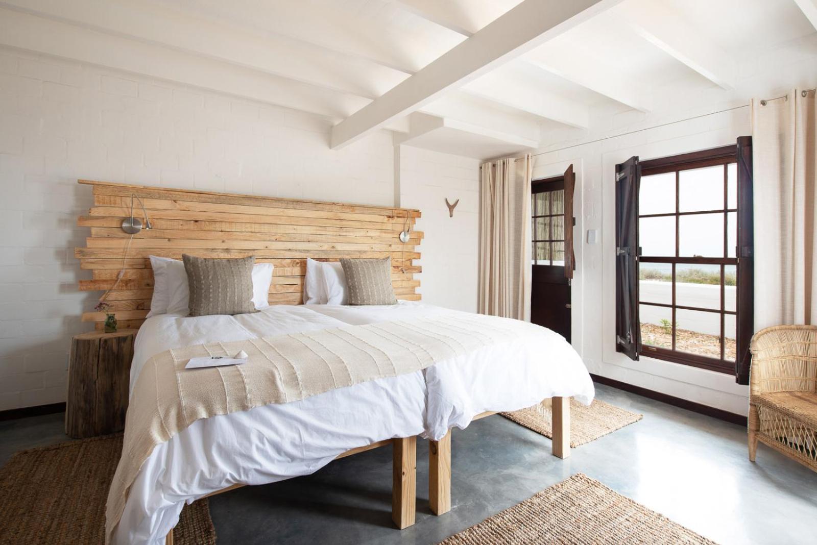 Twin Room with Sea View - Photo 10