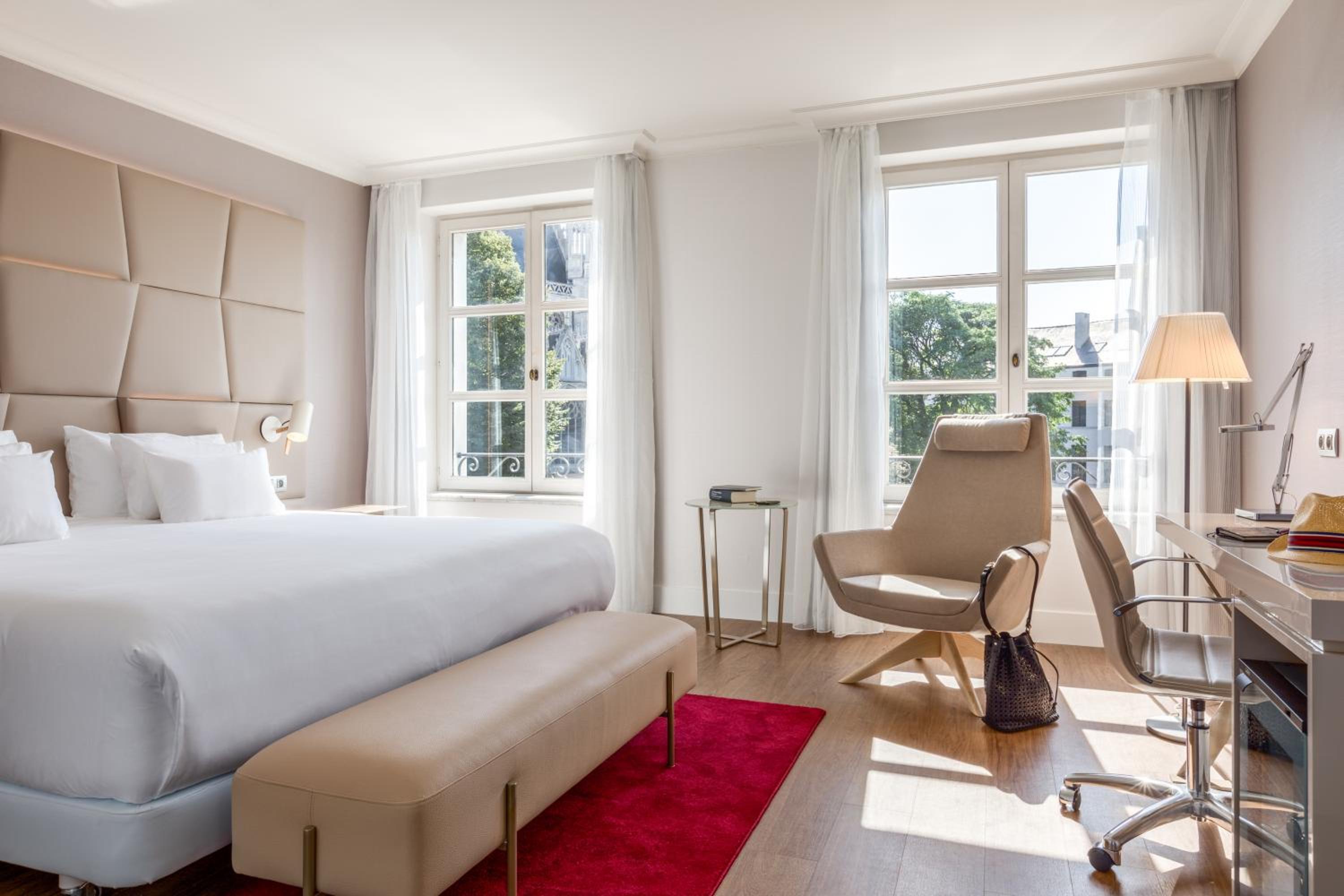 Premium Double or Twin Room with View - Photo 8