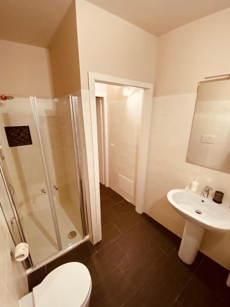 Standard Double Room - Photo 6
