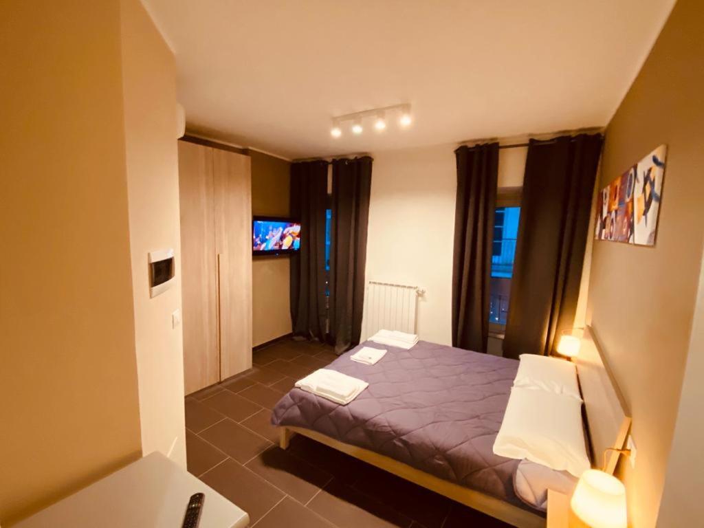 Standard Double Room - Photo 8