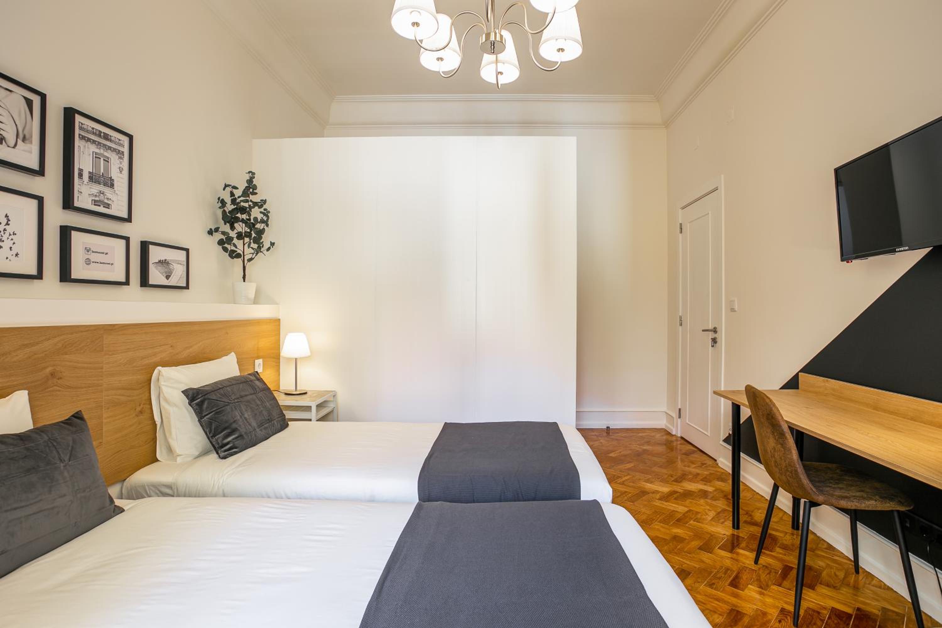 Deluxe Suite - Photo 2