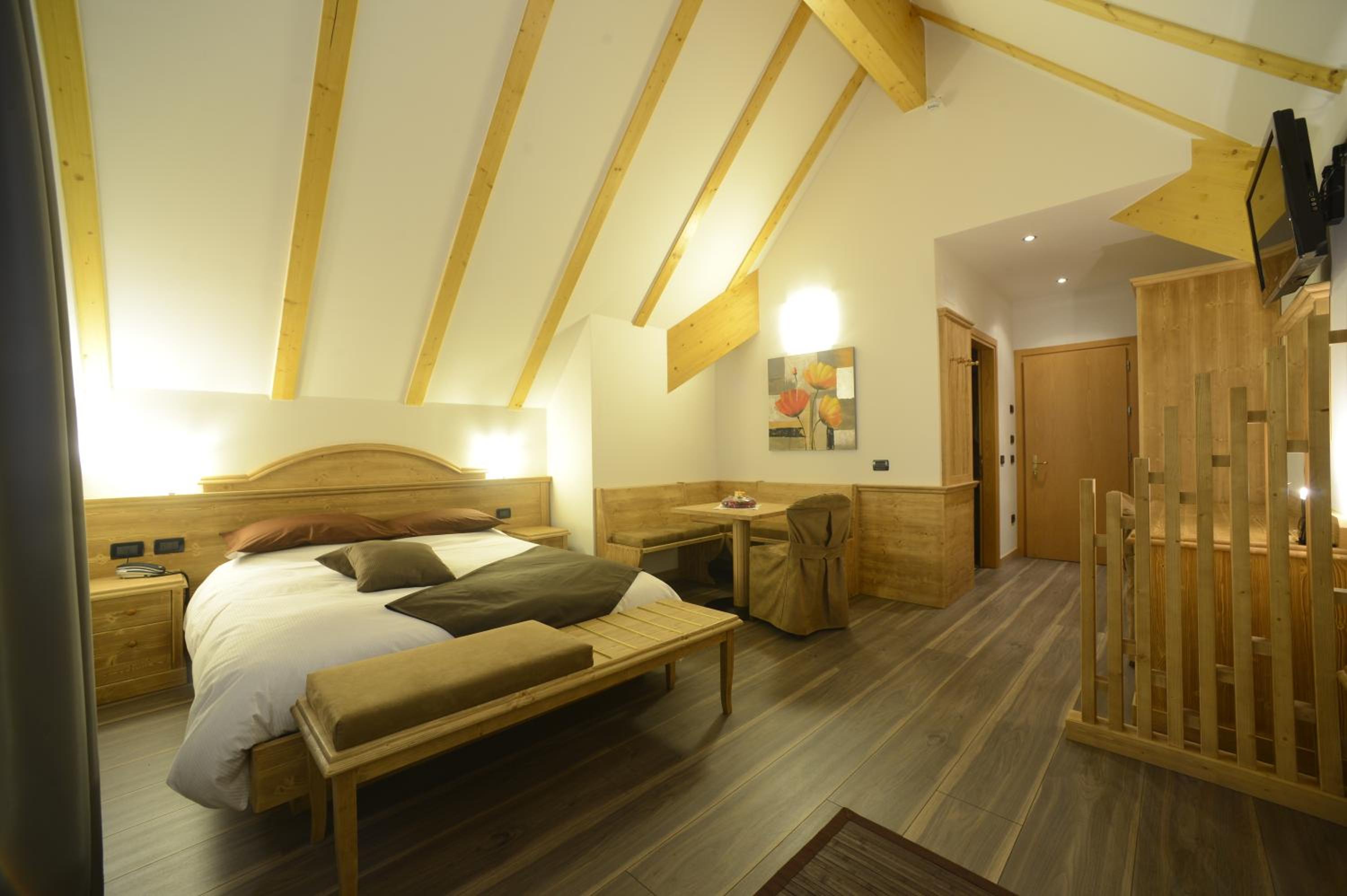 Superior Family Room (2 Adults + 2 Children)