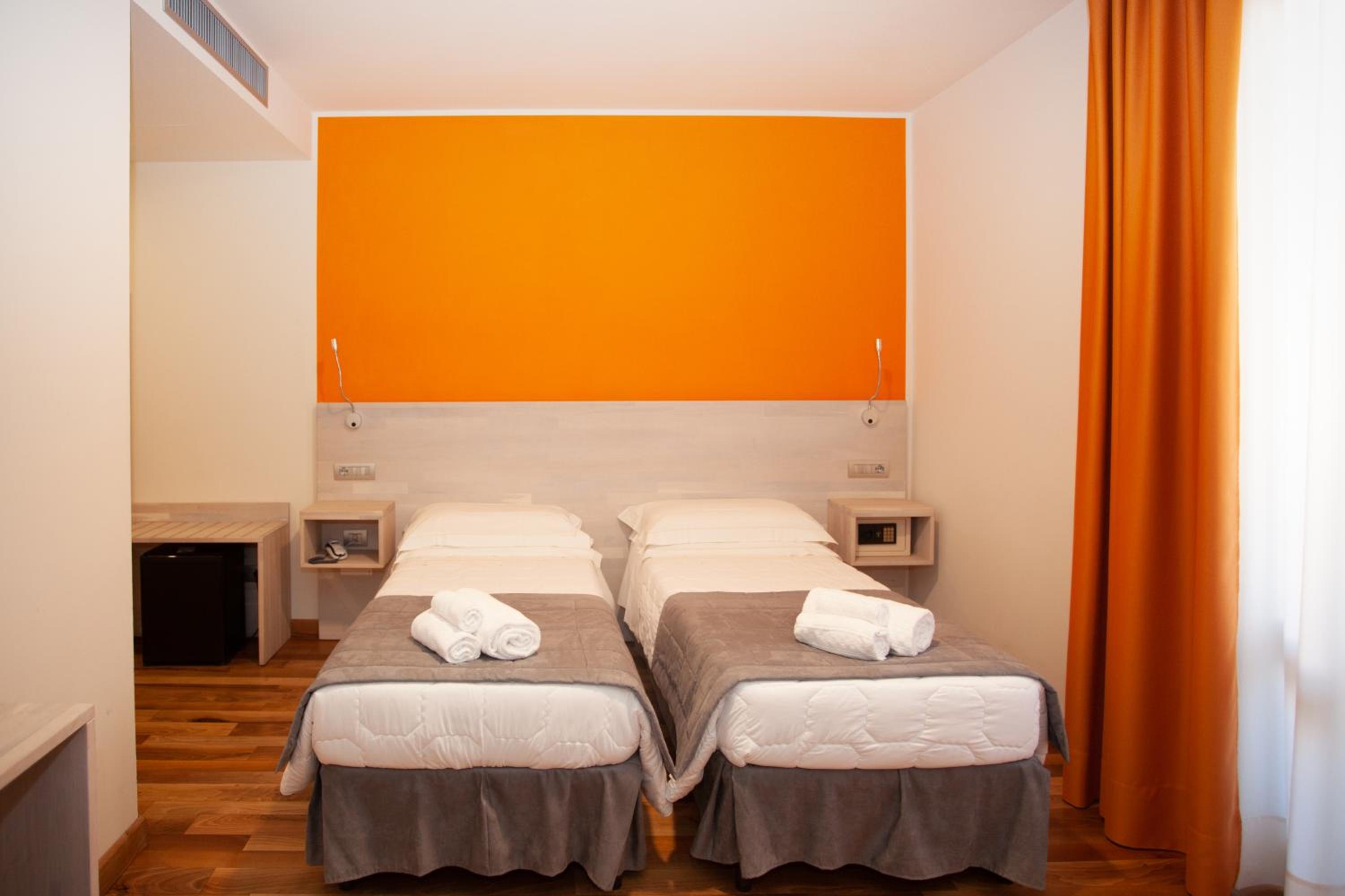 Double or Twin Room - Photo 7
