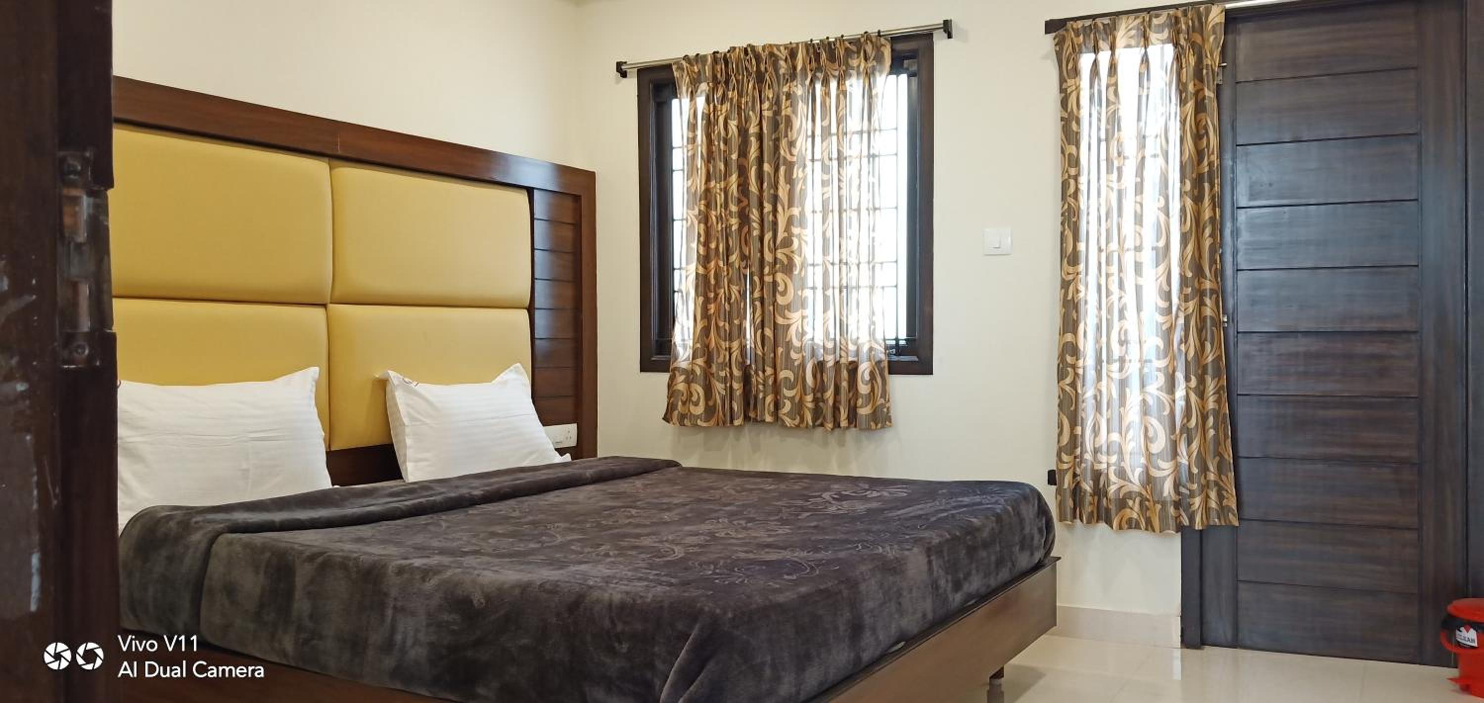 Three-Bedroom Suite - Photo 9