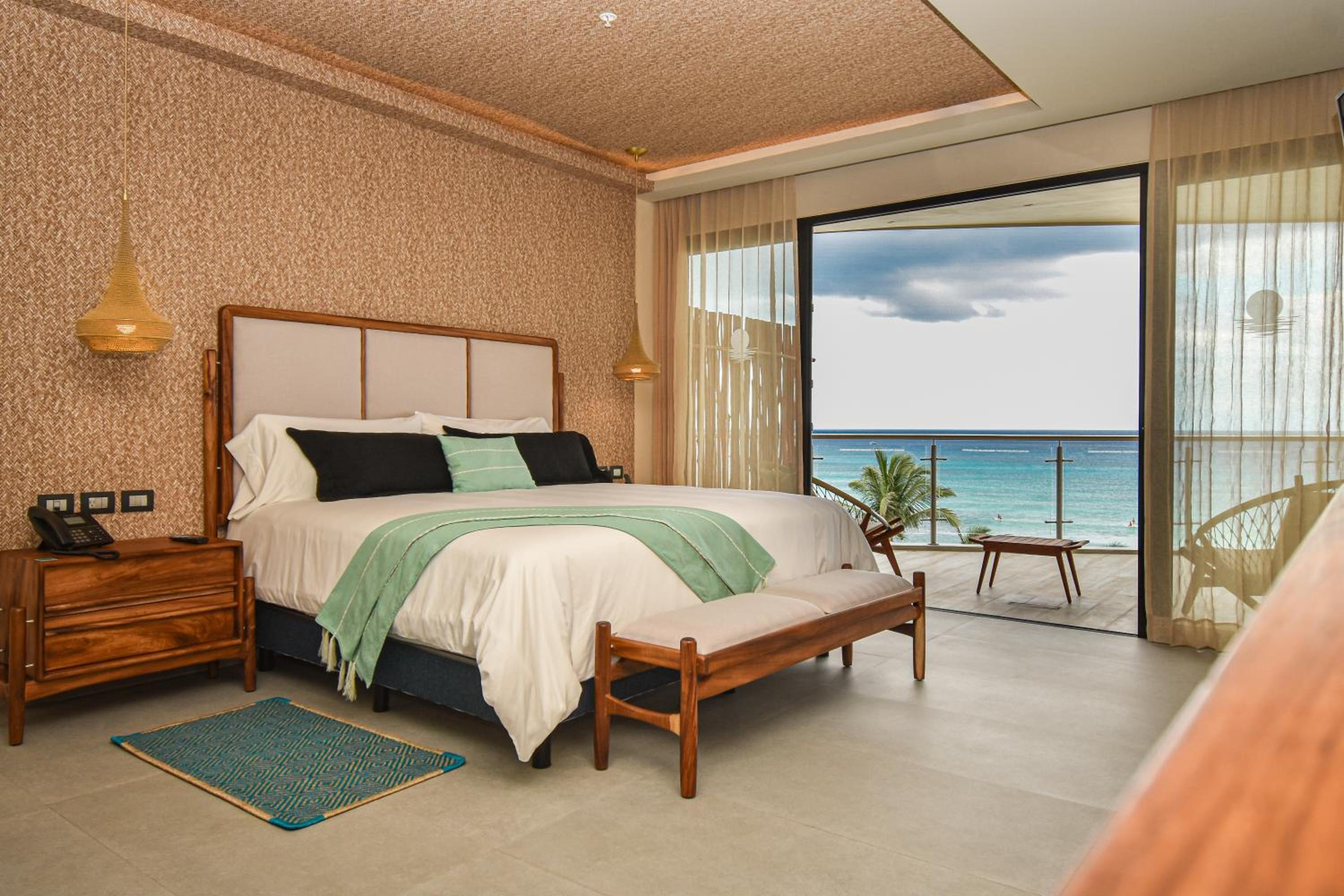 Deluxe Oceanfront  - Photo 7