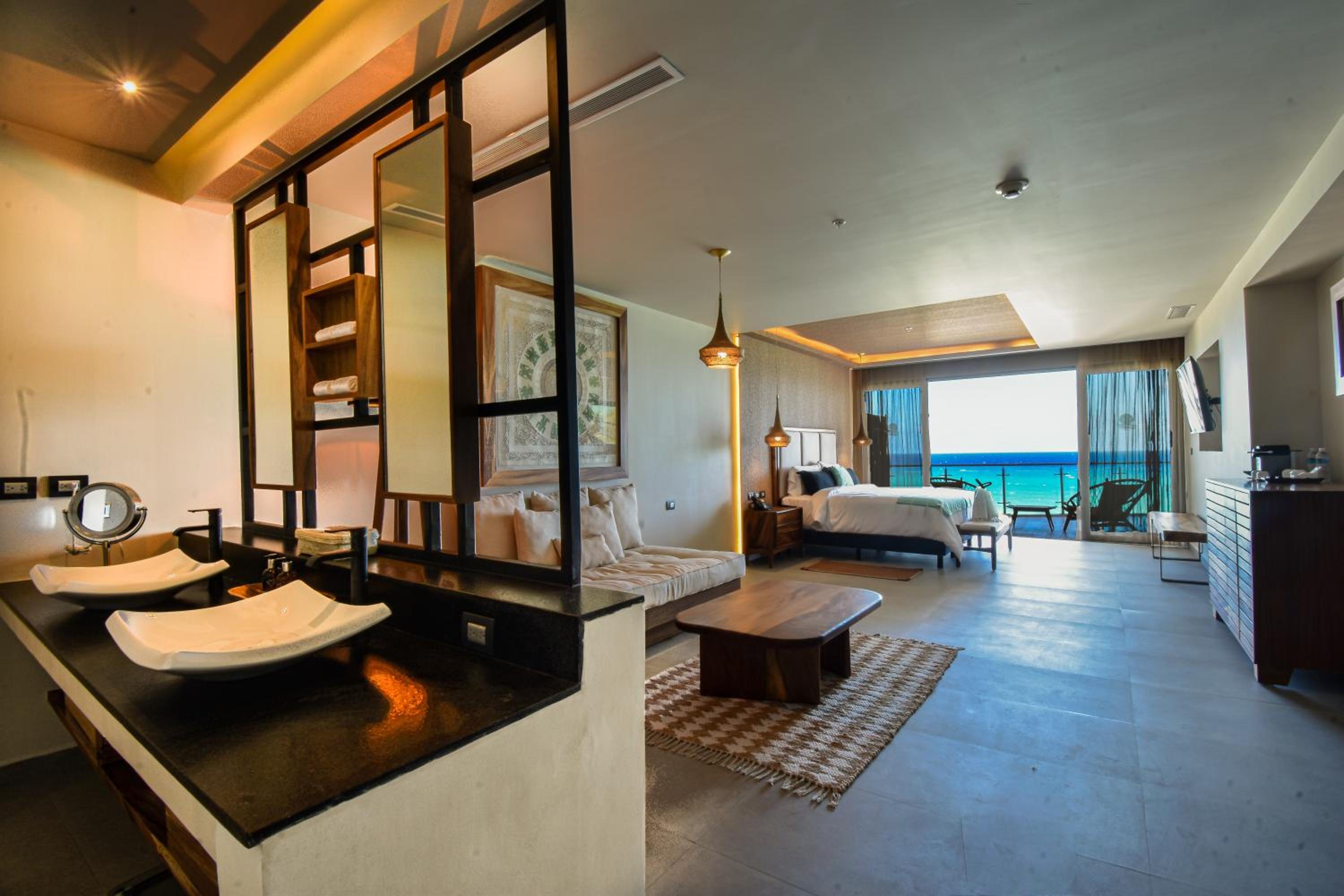 Deluxe Oceanfront  - Photo 6