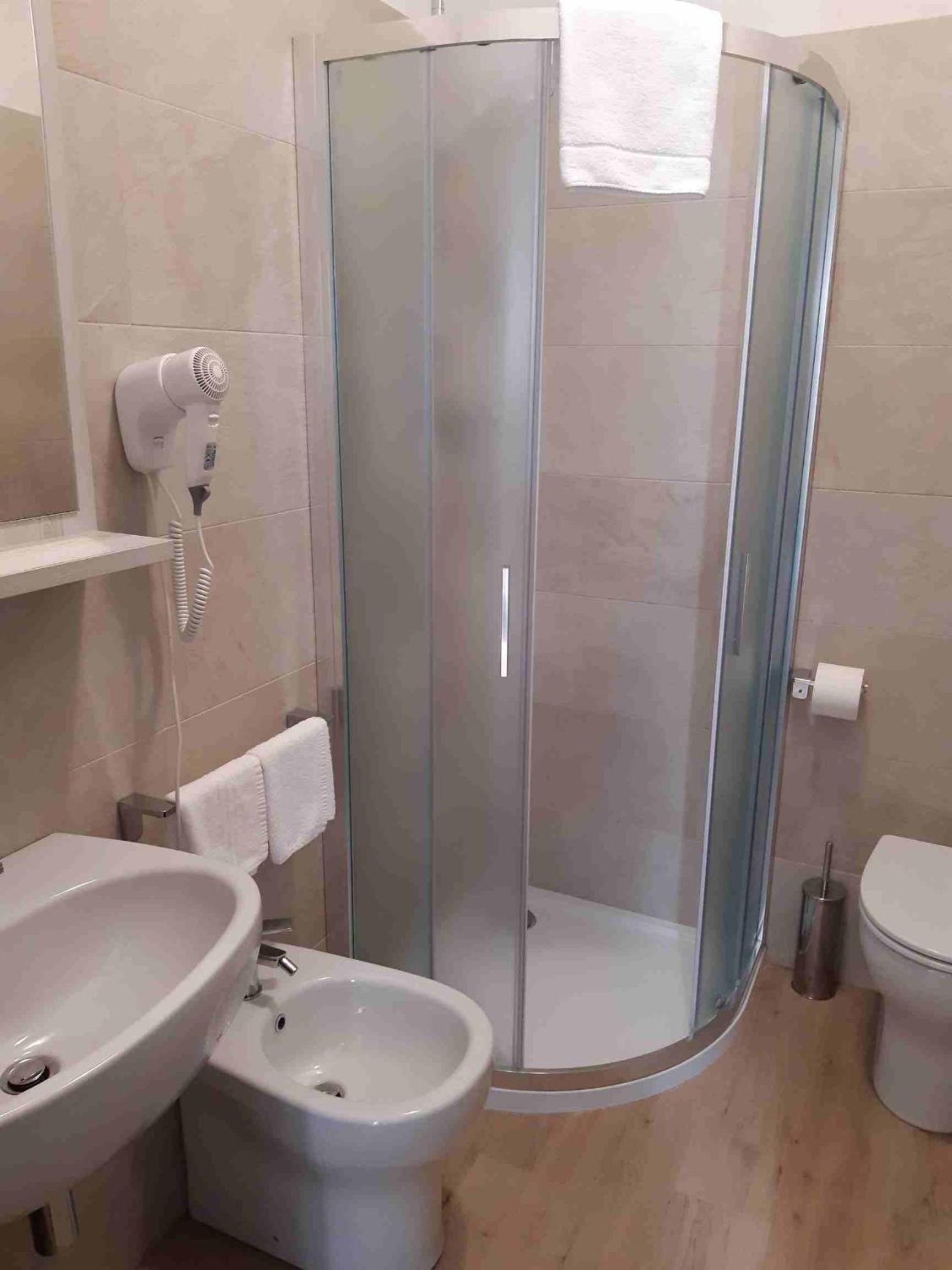 Double Room with Private Bathroom photo 3