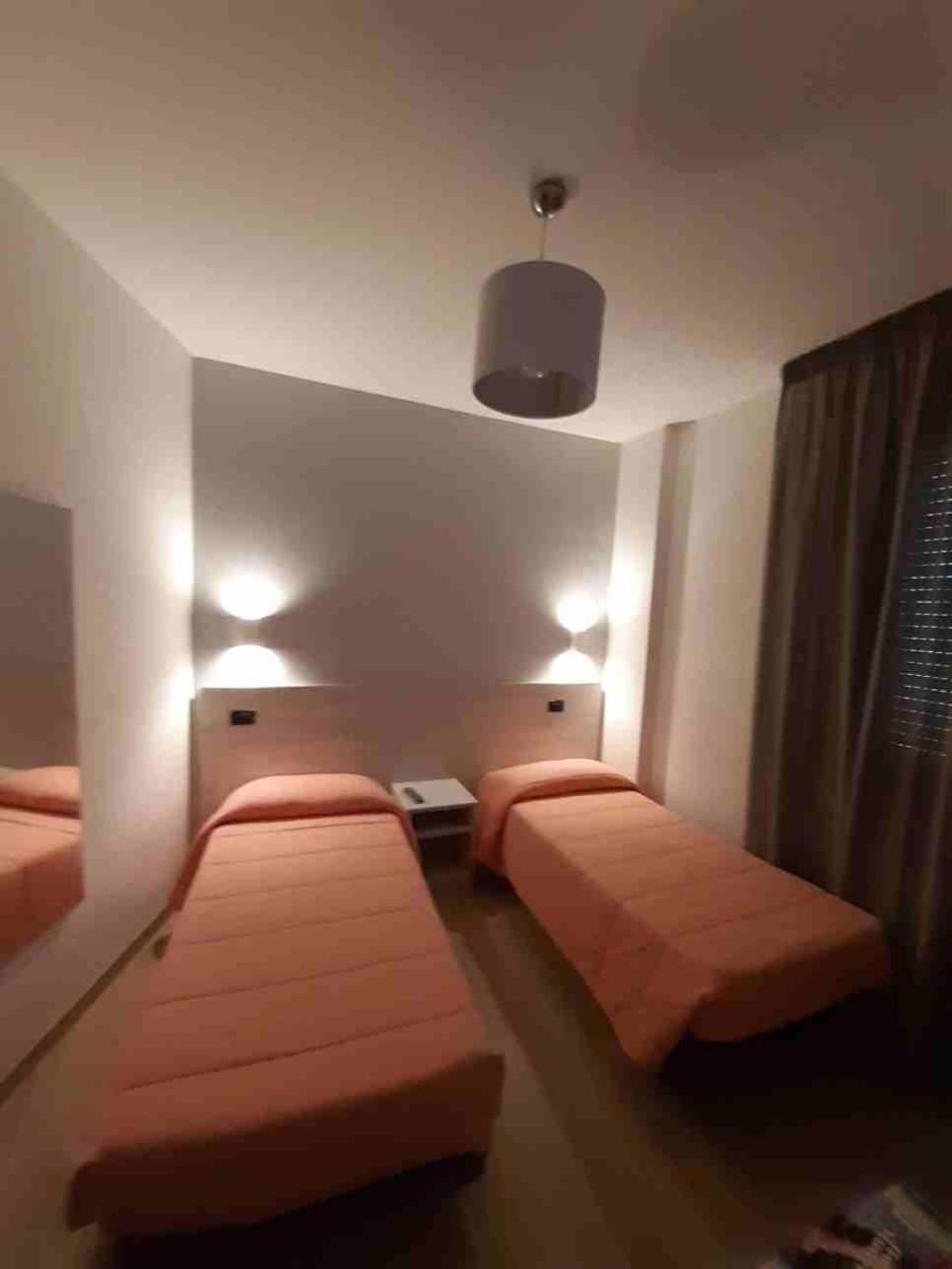 Twin Room with Private Bathroom photo 3