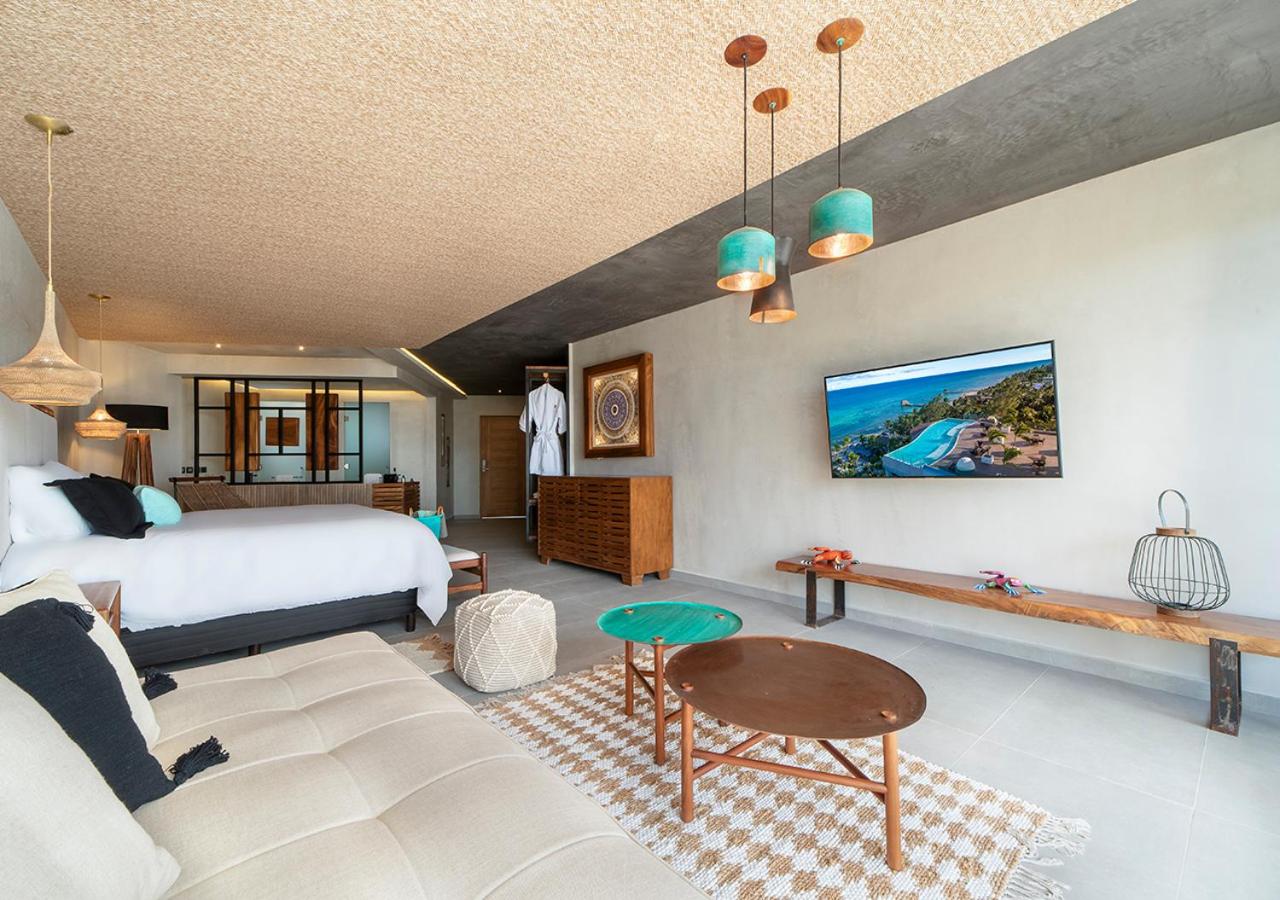 Deluxe Ocean View - Photo 3