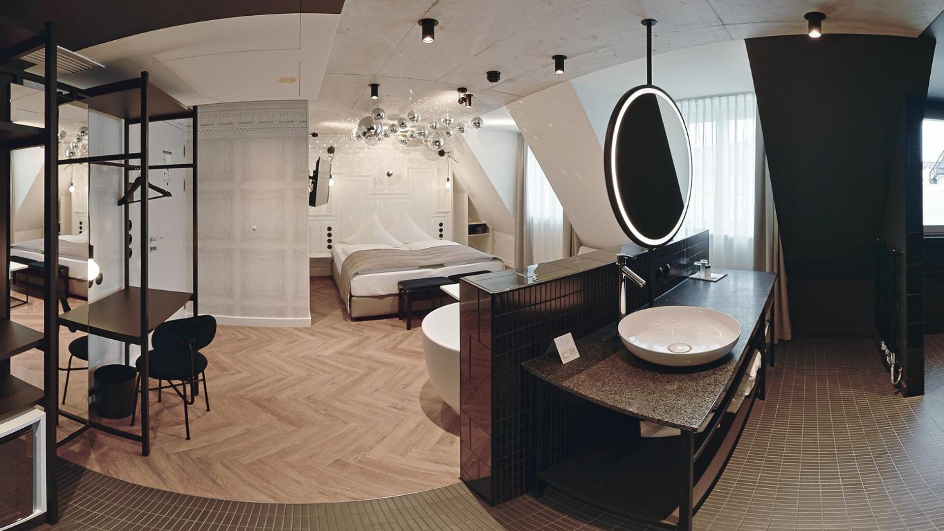 Plus Double Room - Large - Photo 7
