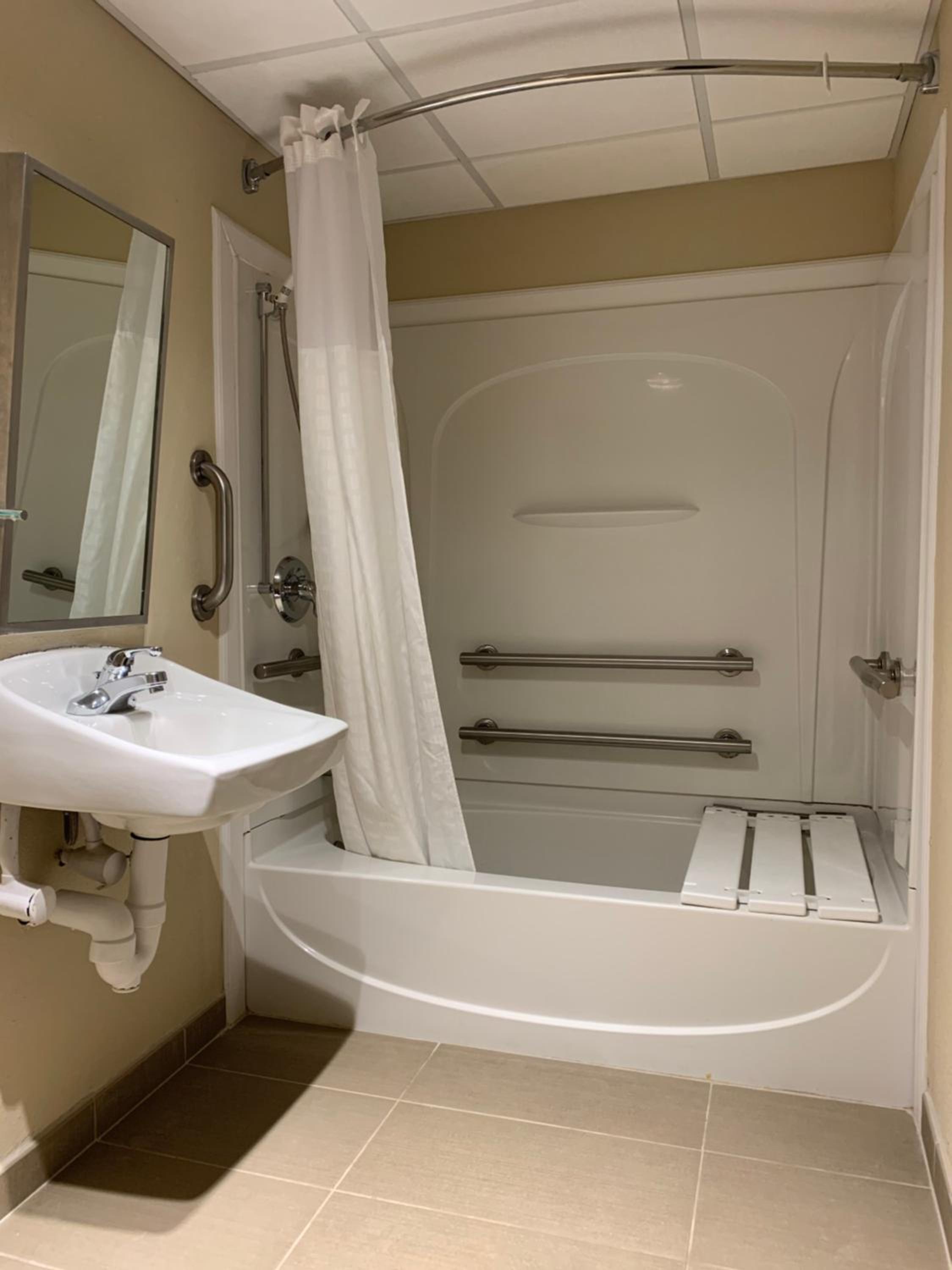 King Room - Accessible/Non-Smoking - Photo 5