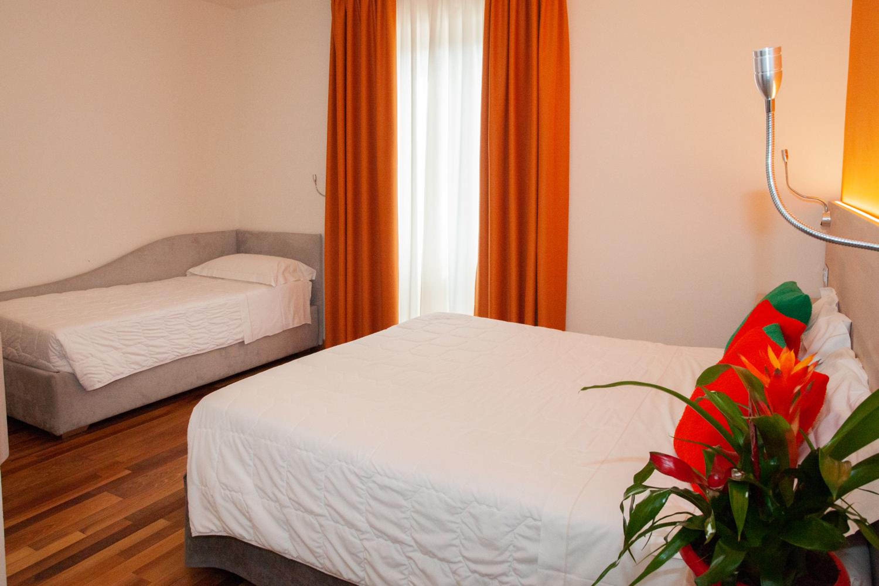 Triple Room - Disability Access - Photo 1