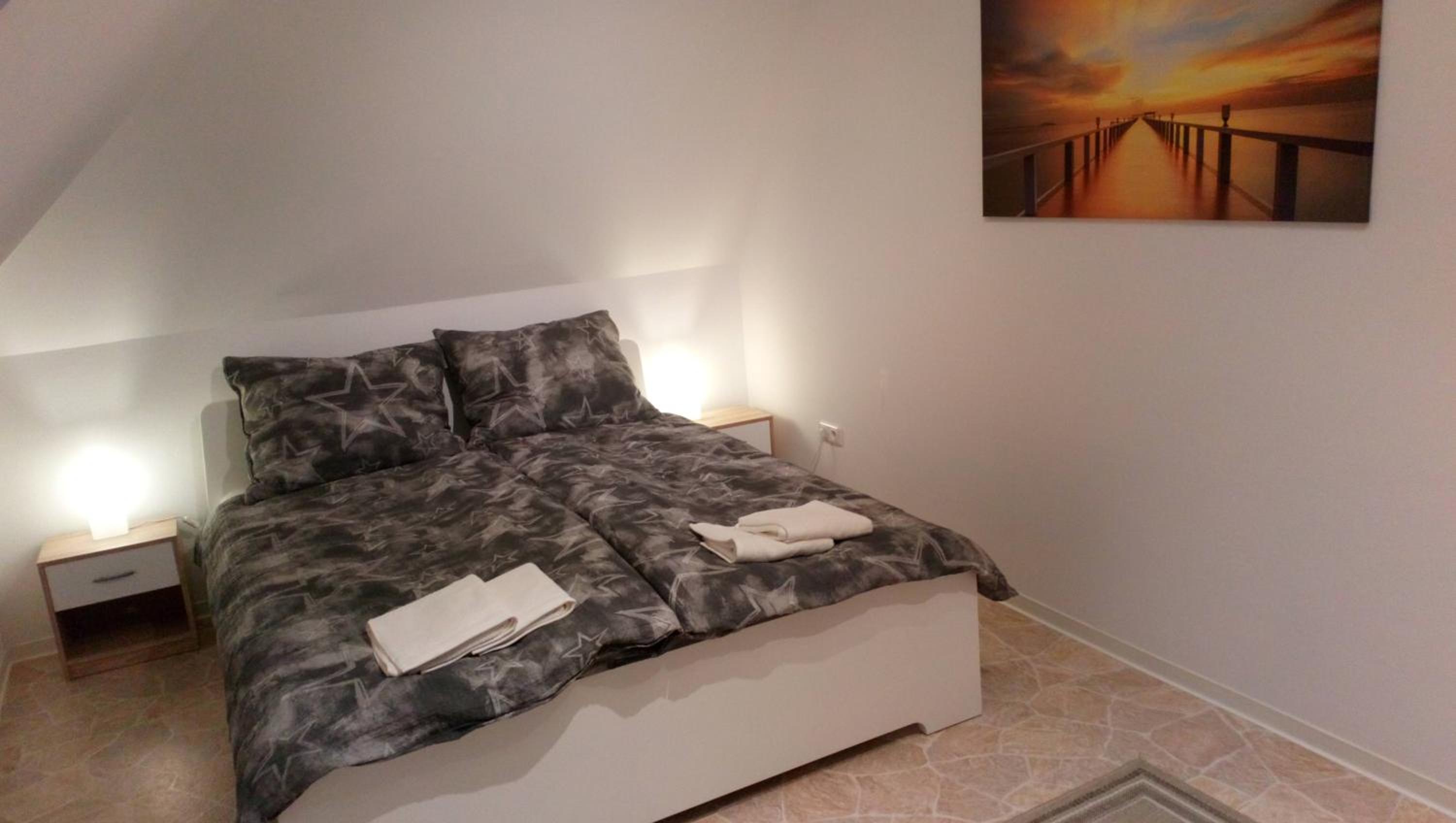 Five-Bedroom House photo 1