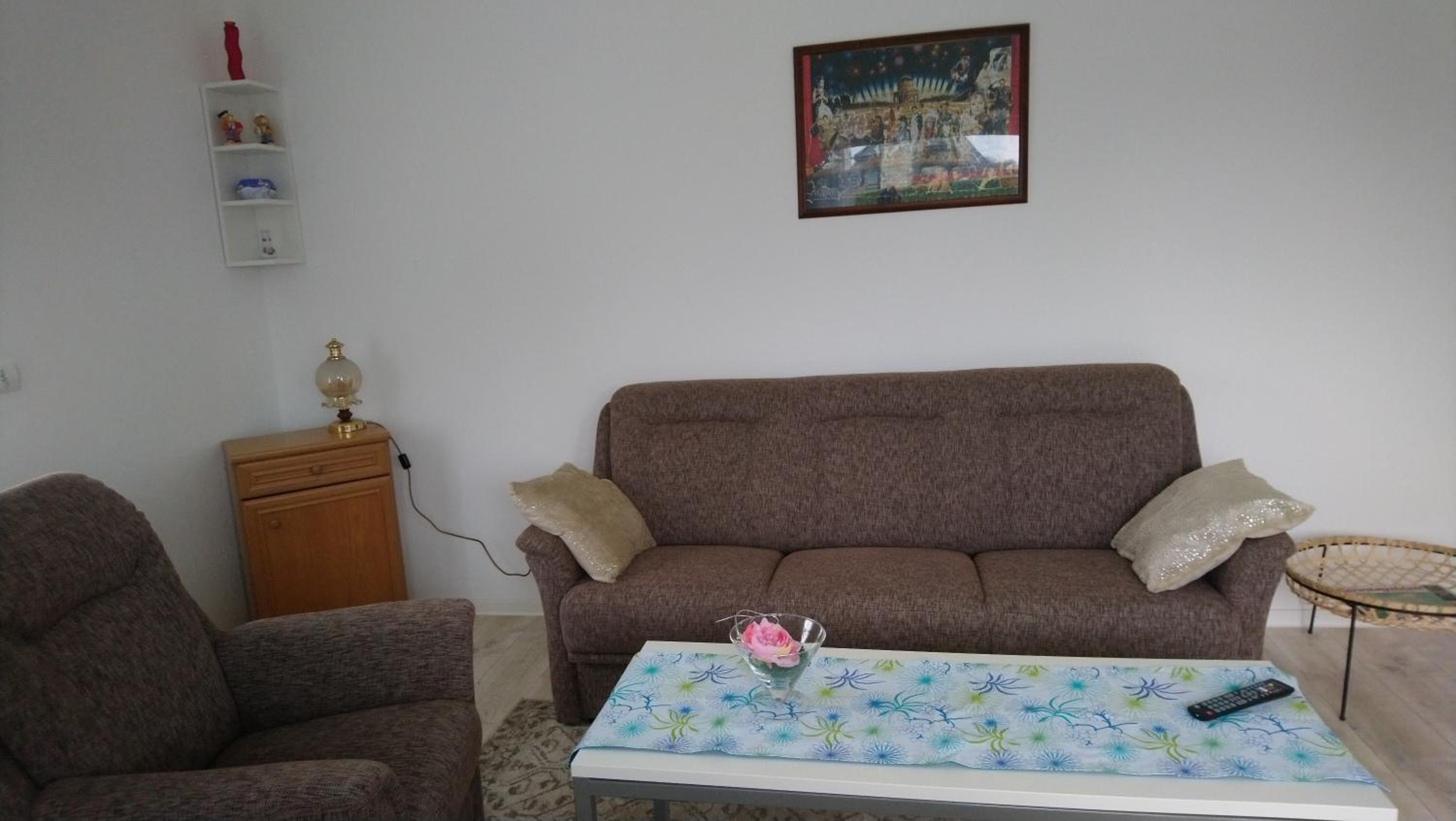 Five-Bedroom House photo 2