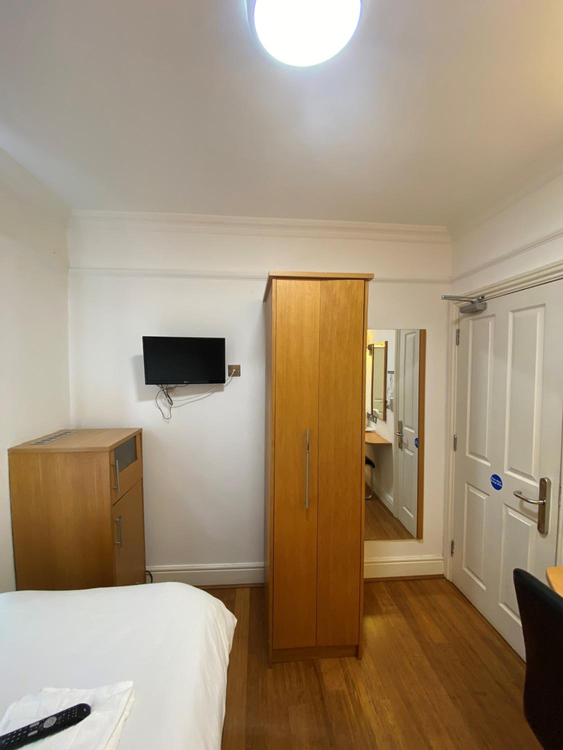 Single Room photo 2