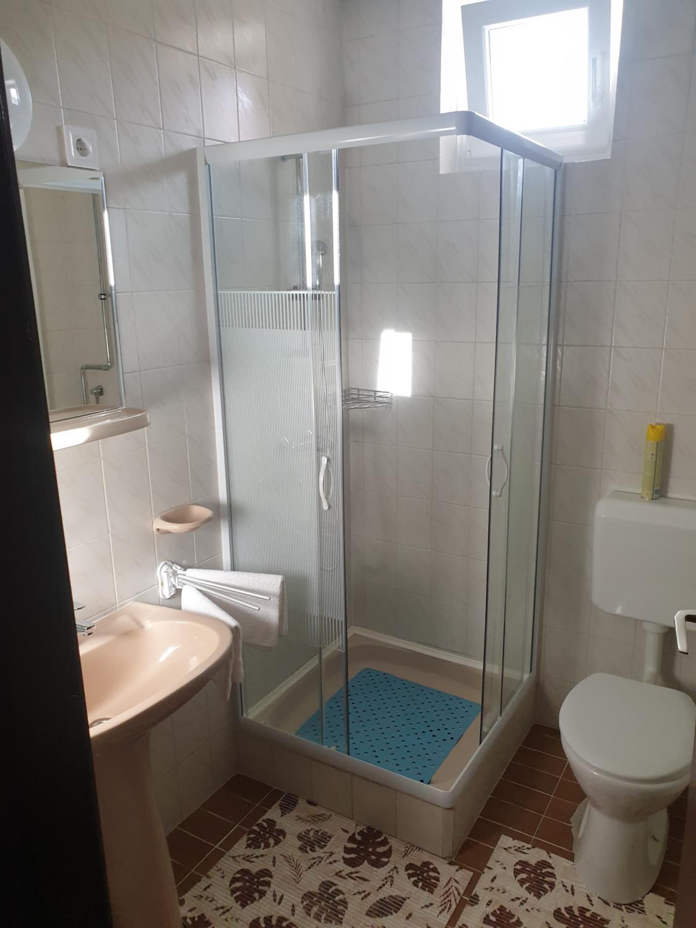 Double Room with Balcony - Photo 2