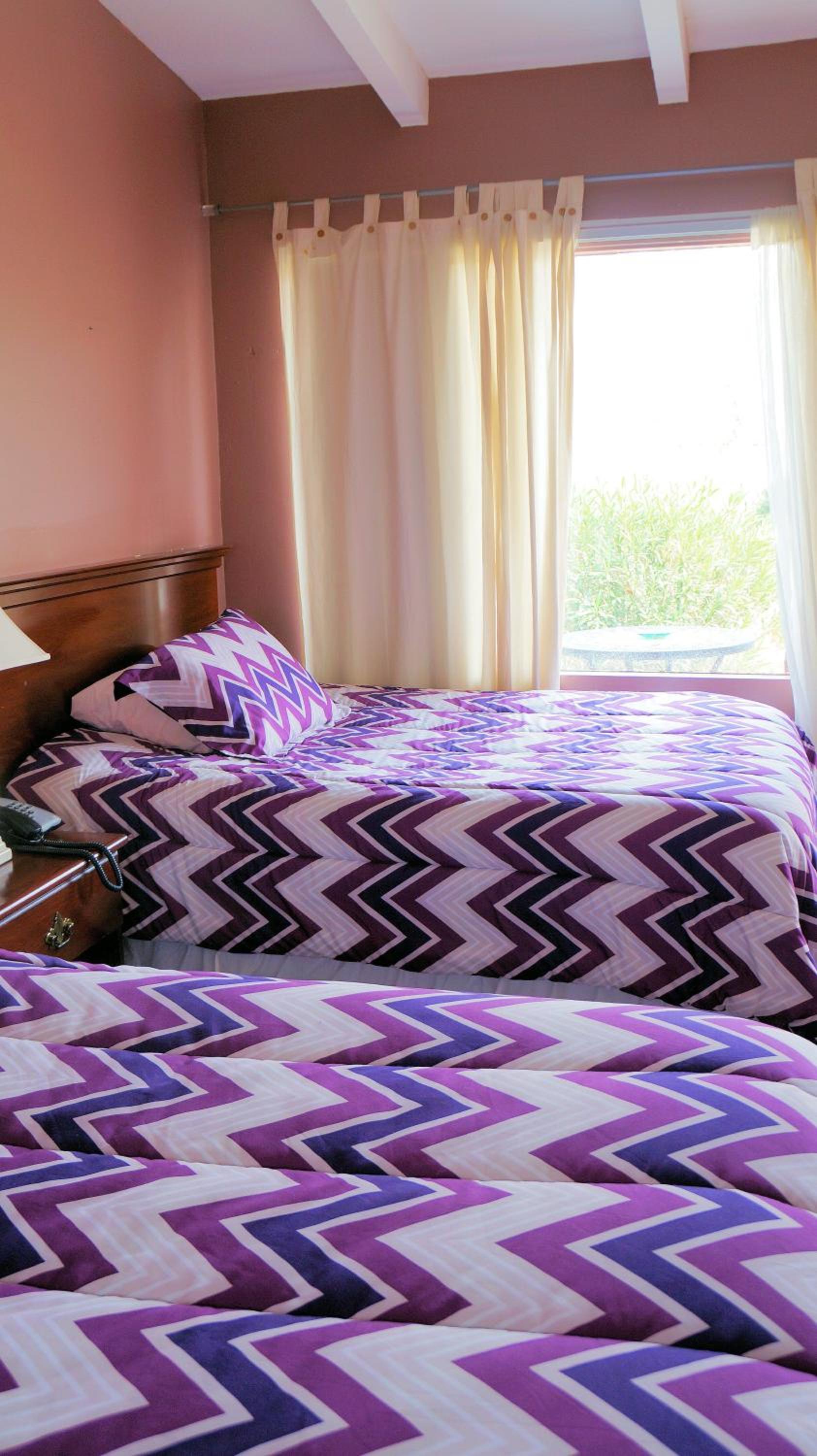 Standard Room w/ 2-full beds photo 3