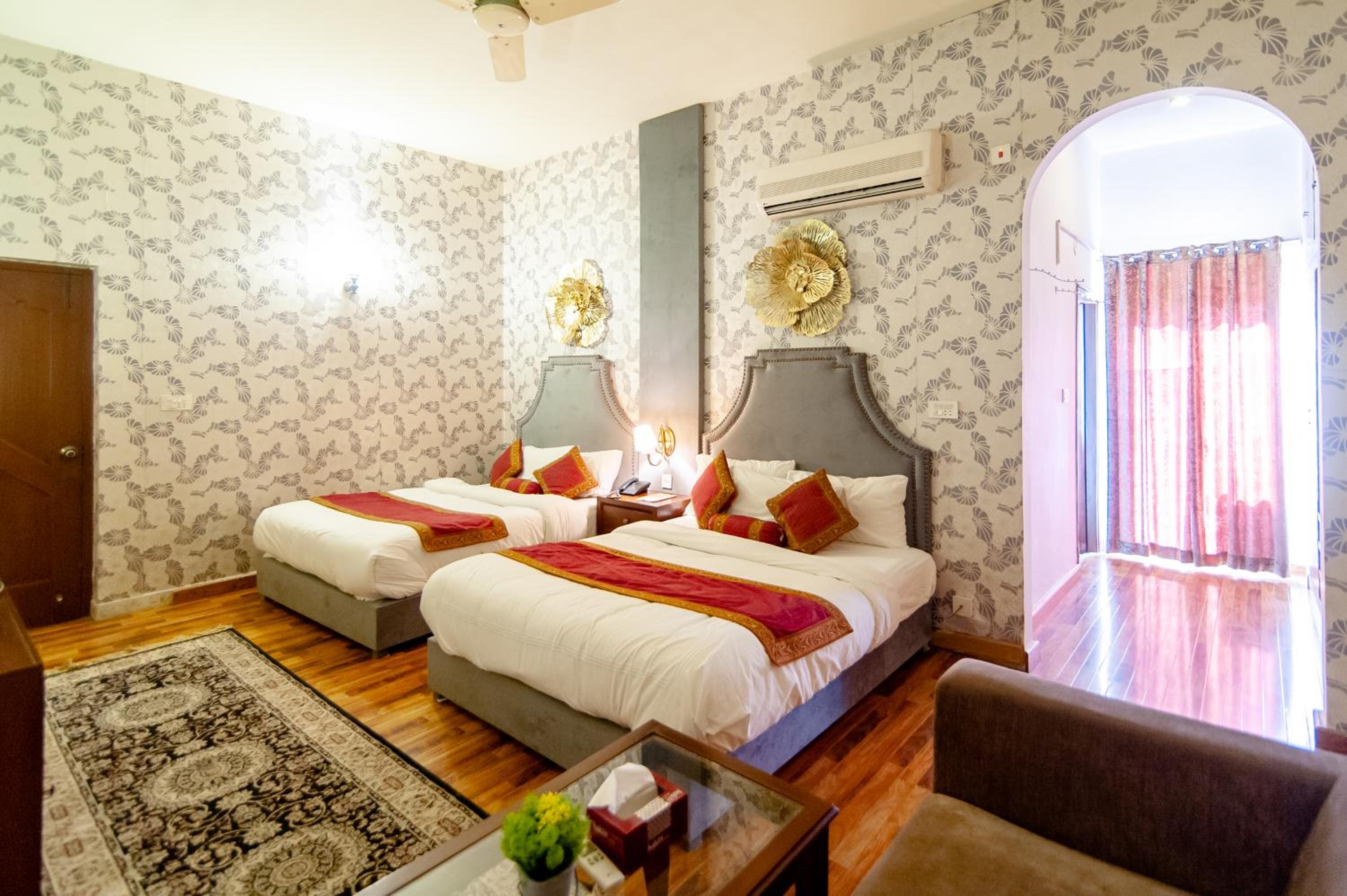 Deluxe Twin Room photo 3