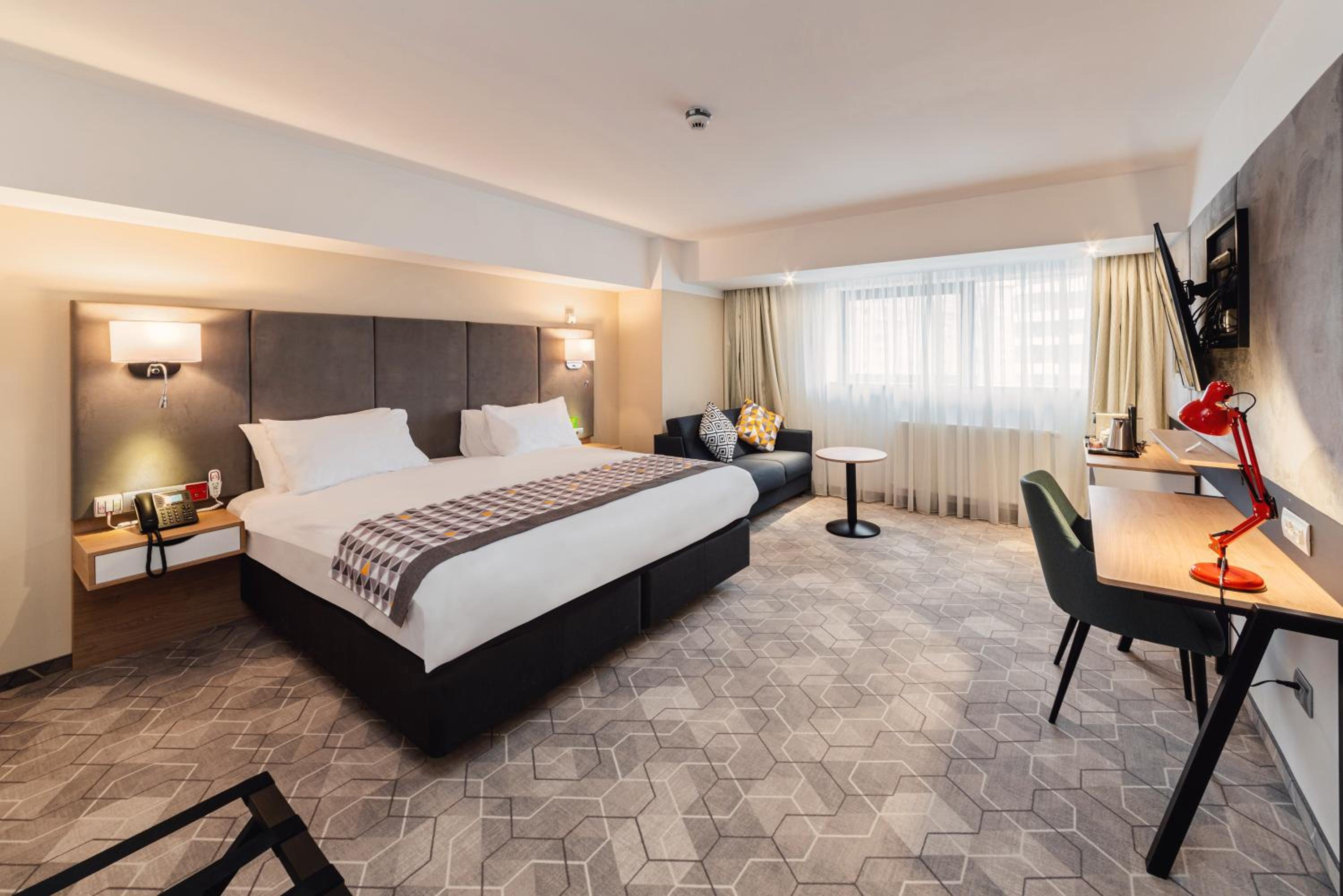 Standard King Room - Disability Access - Photo 4