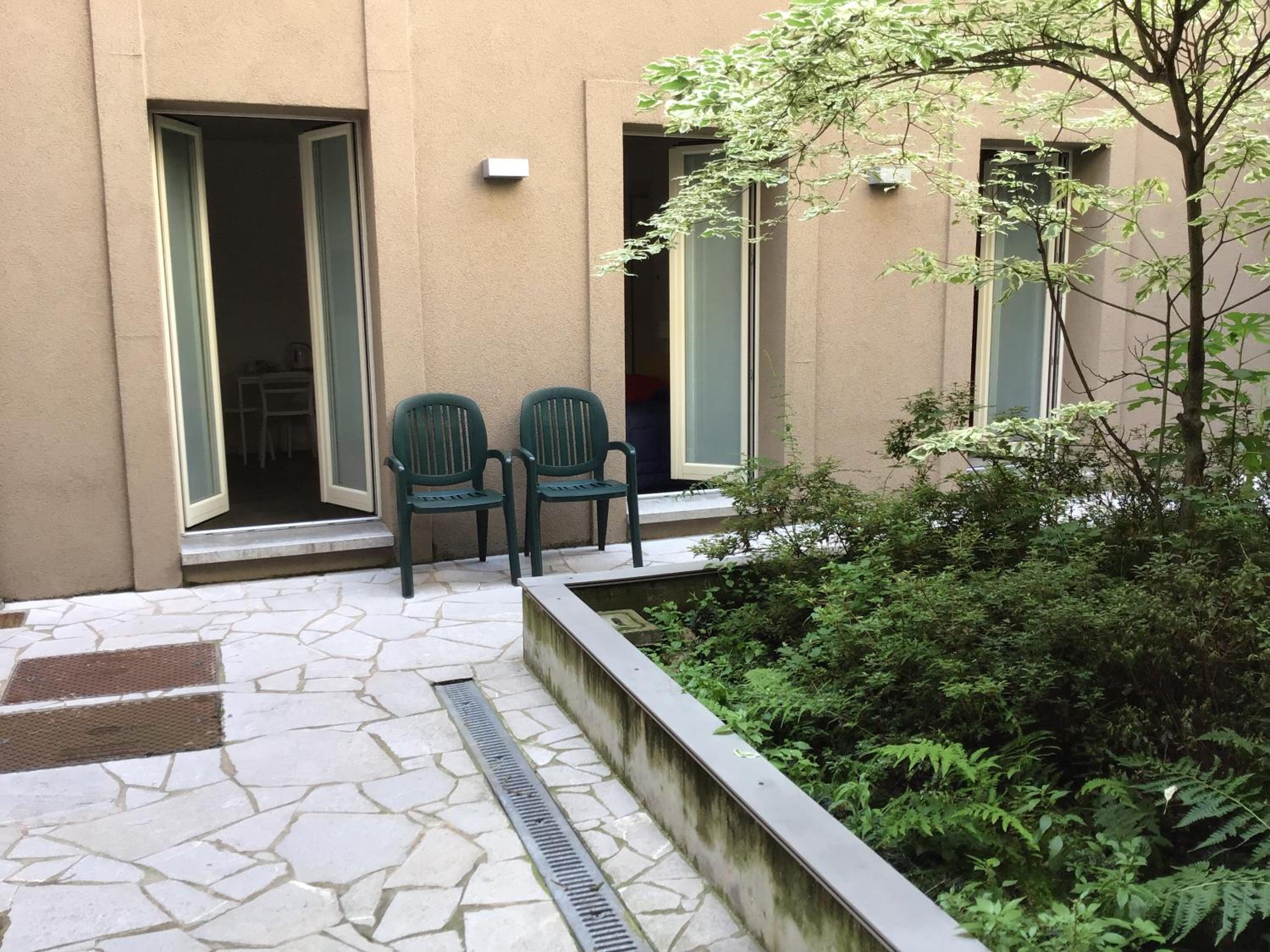 Quadruple Room with Private Garden - Basement photo 2