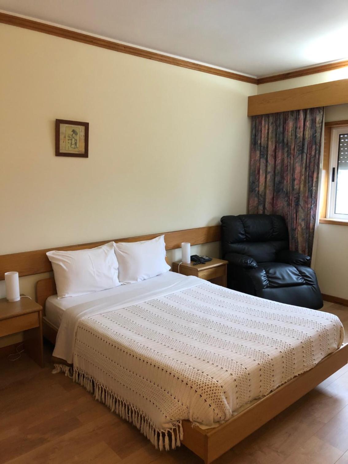 Deluxe Room (2 Adults + 1 Child) - Photo 1