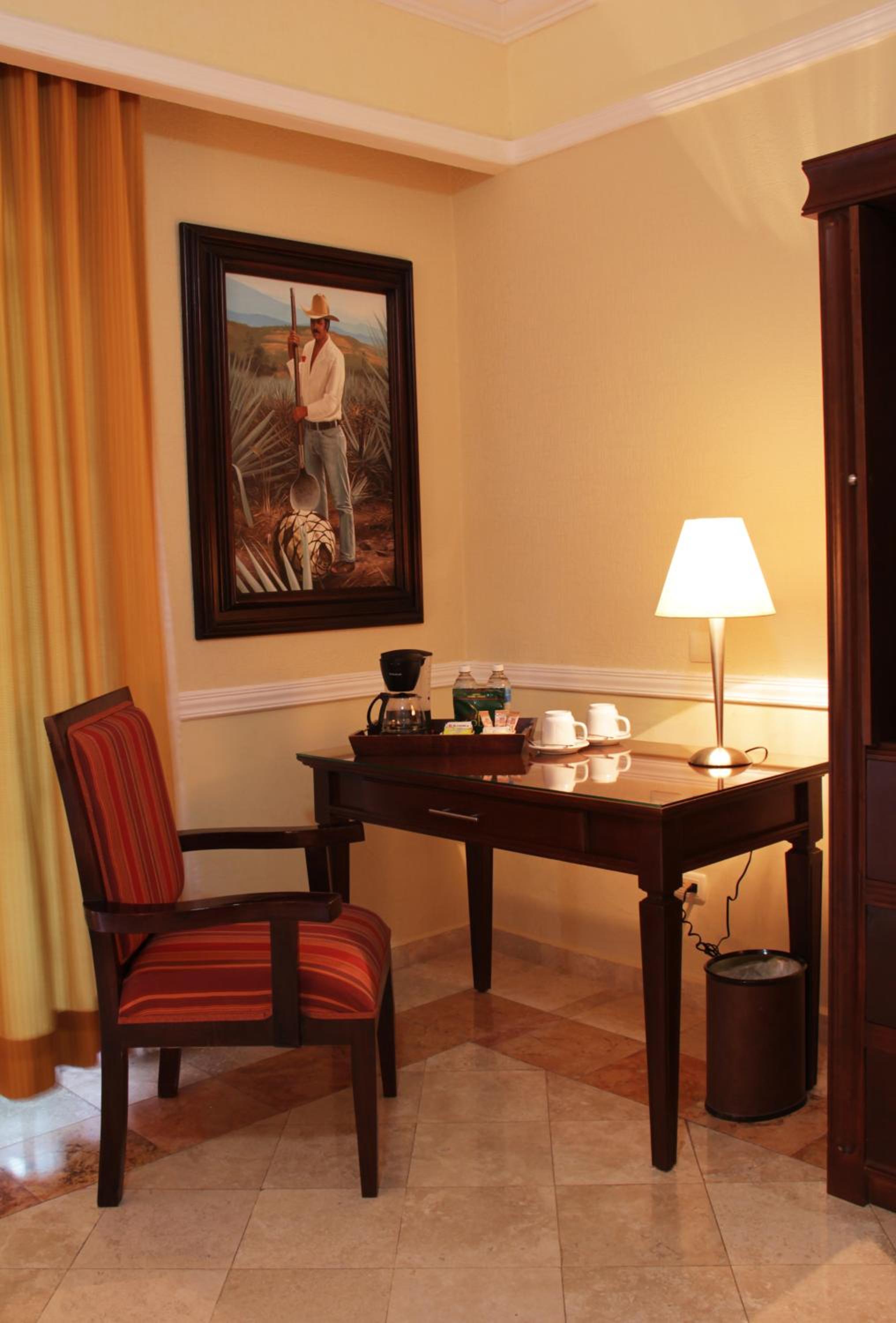 Queen Room with Two Queen Beds - Photo 3