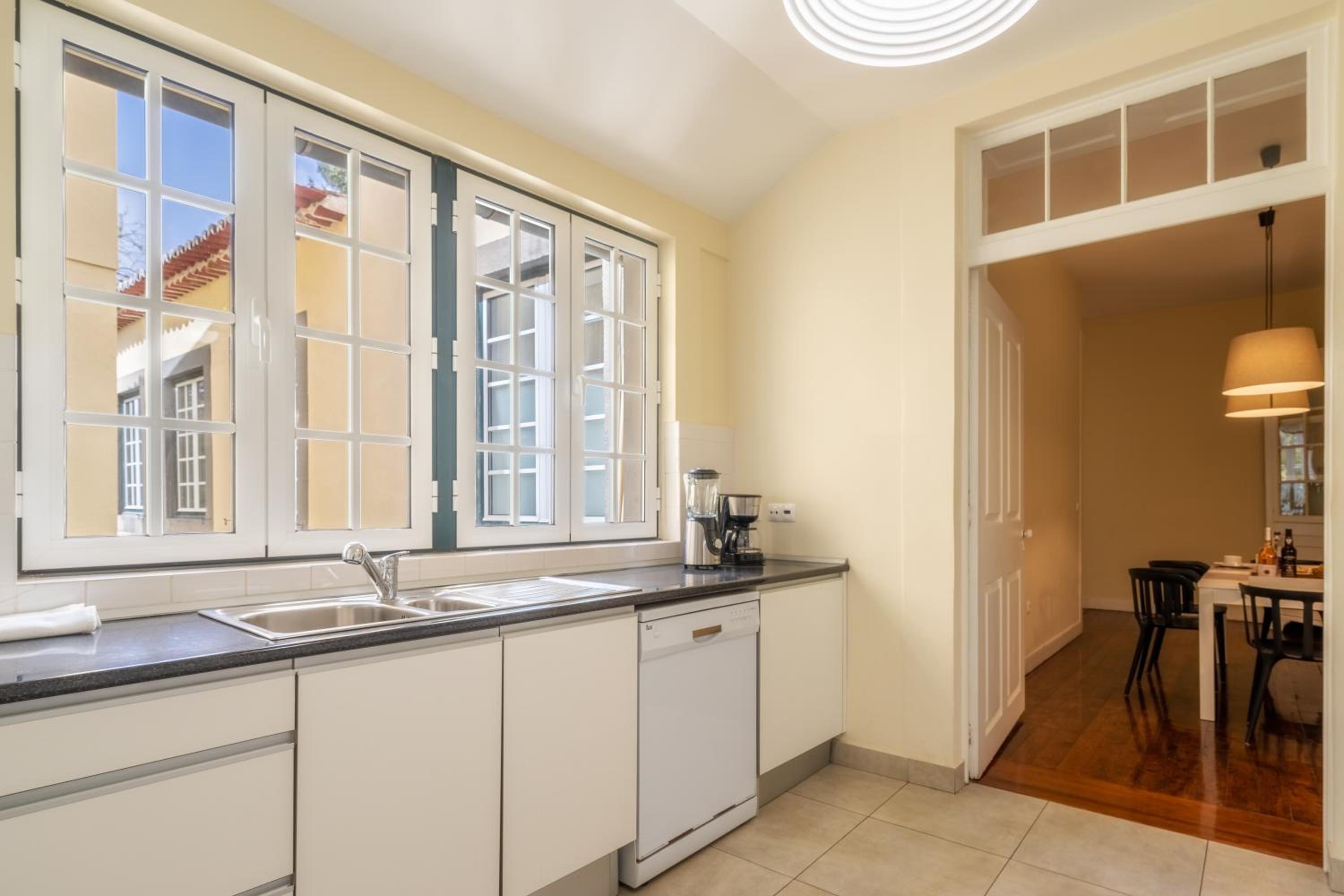 Two-Bedroom Apartment (6 Adults) photo 2