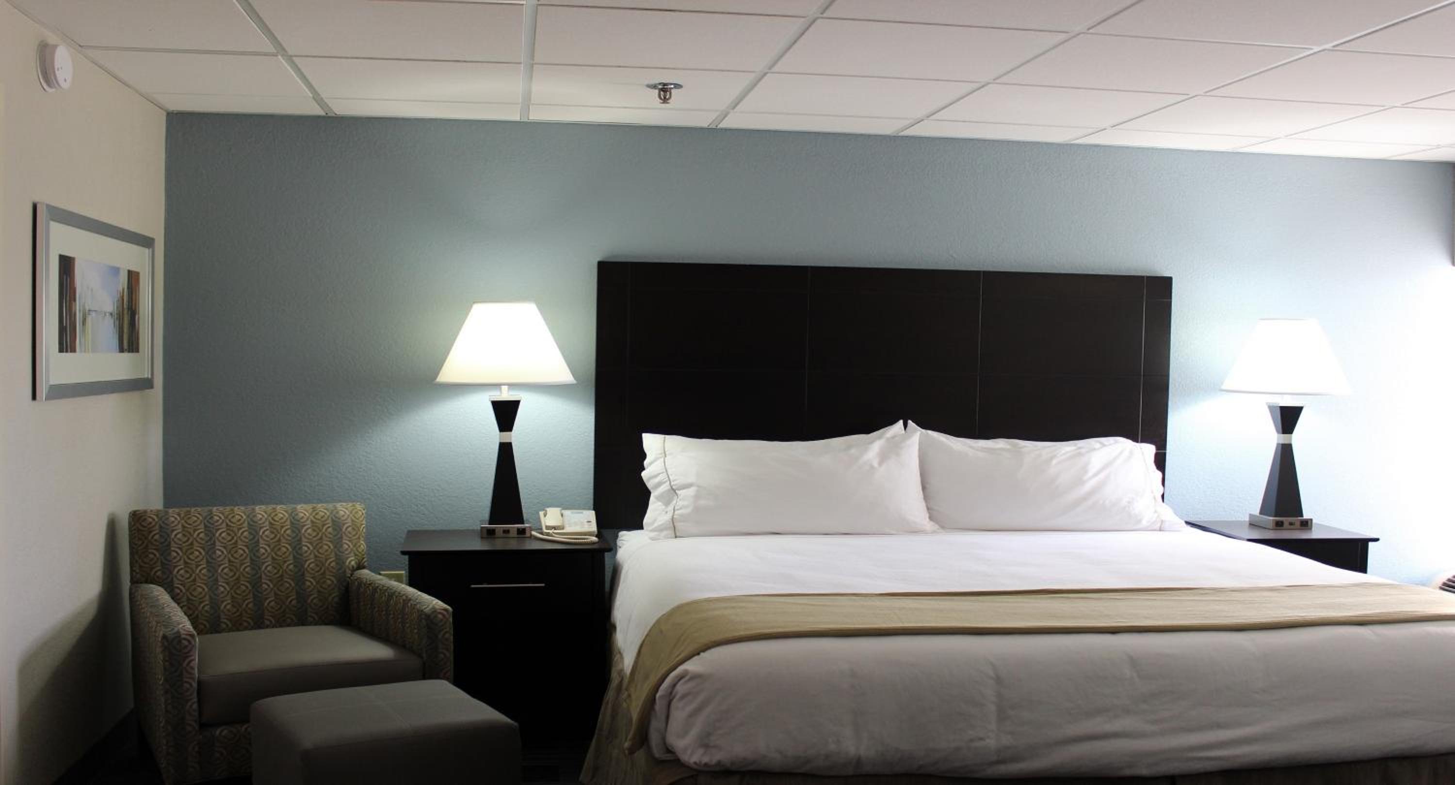 Standard King Room - Photo 6