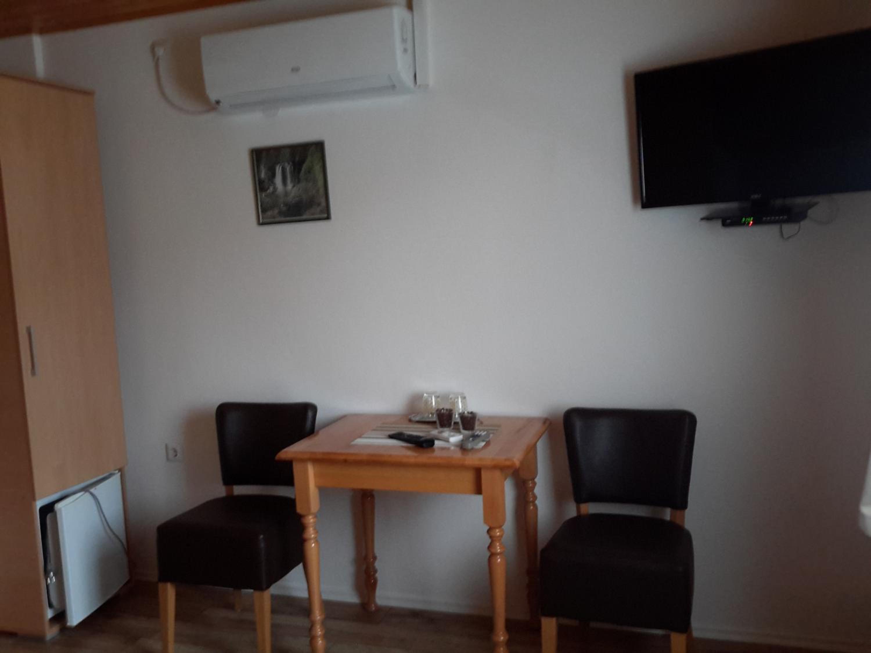 Double Room - Photo 5