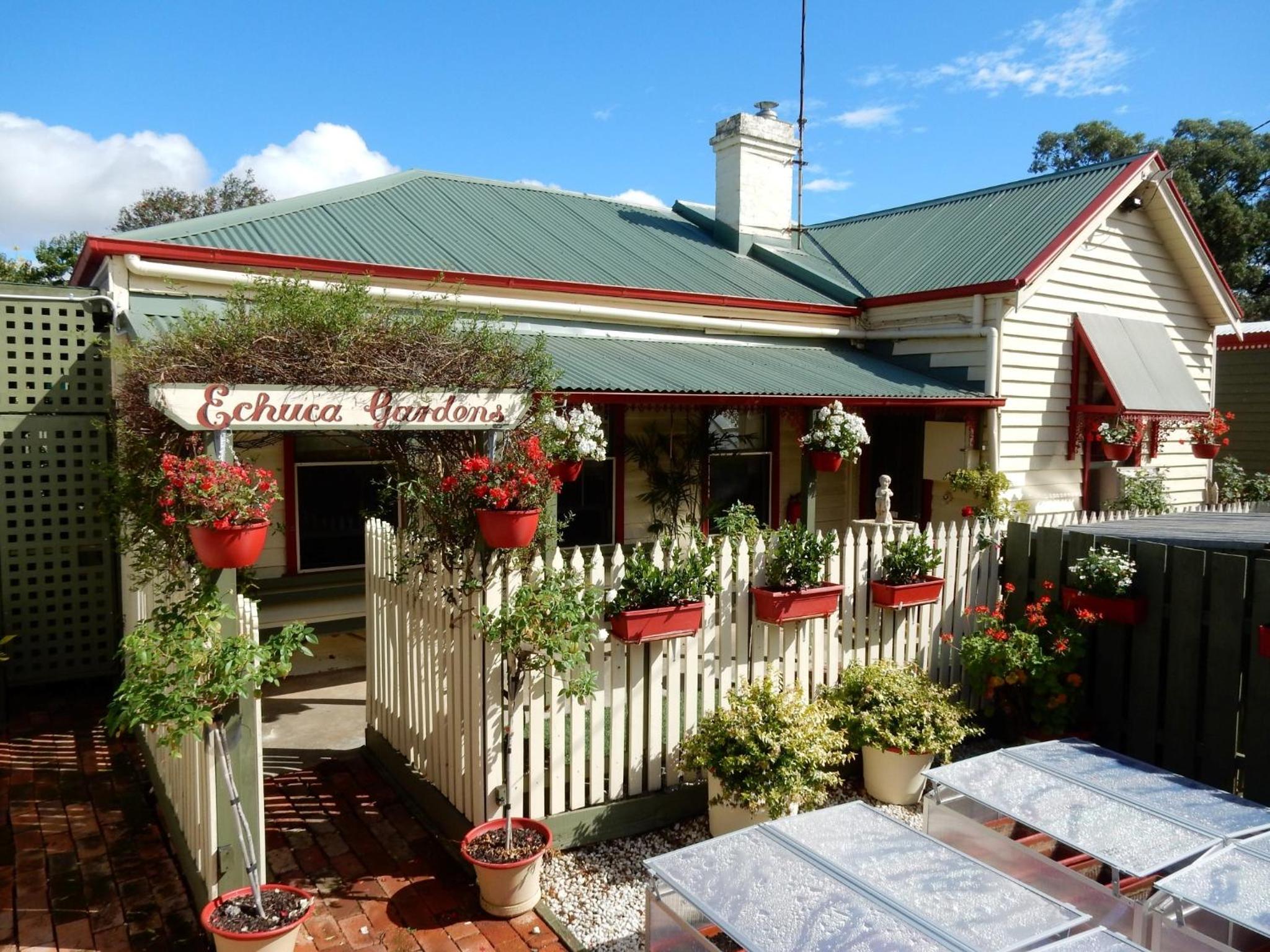 Three-Bedroom Cottage photo 2