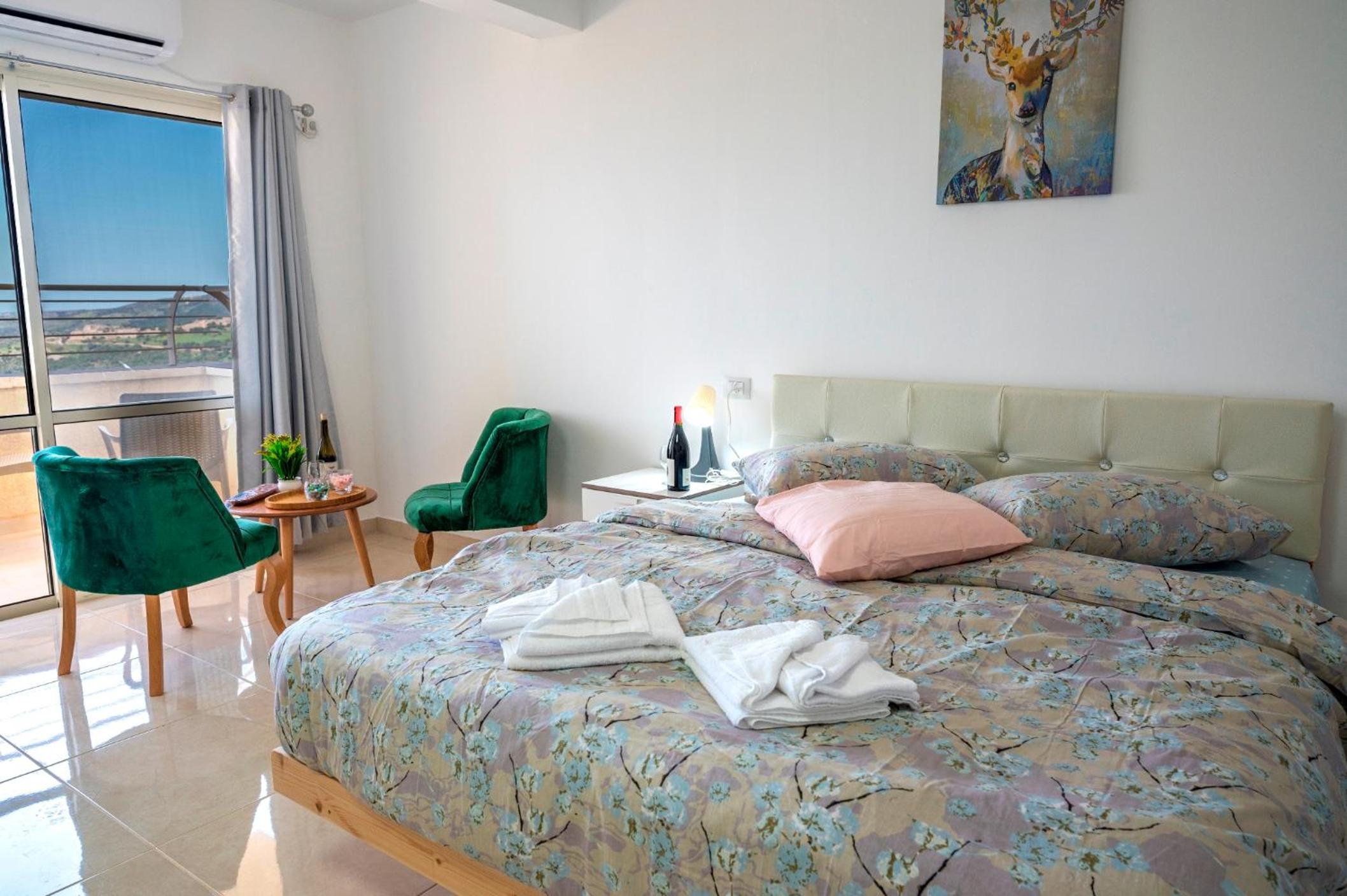 Deluxe Double Room with Balcony - Photo 16