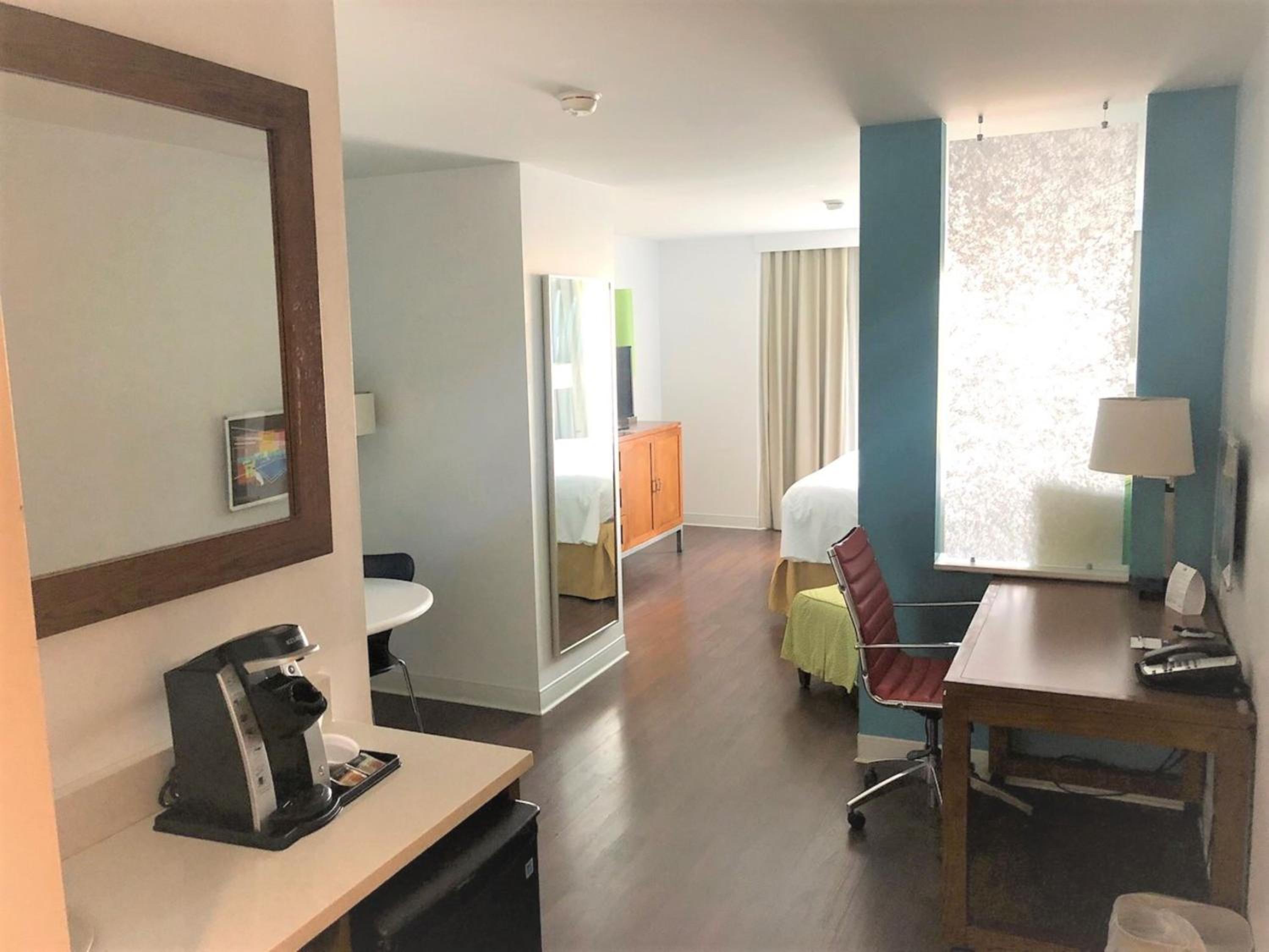 One-Bedroom King Suite with Sofa Bed - Photo 5