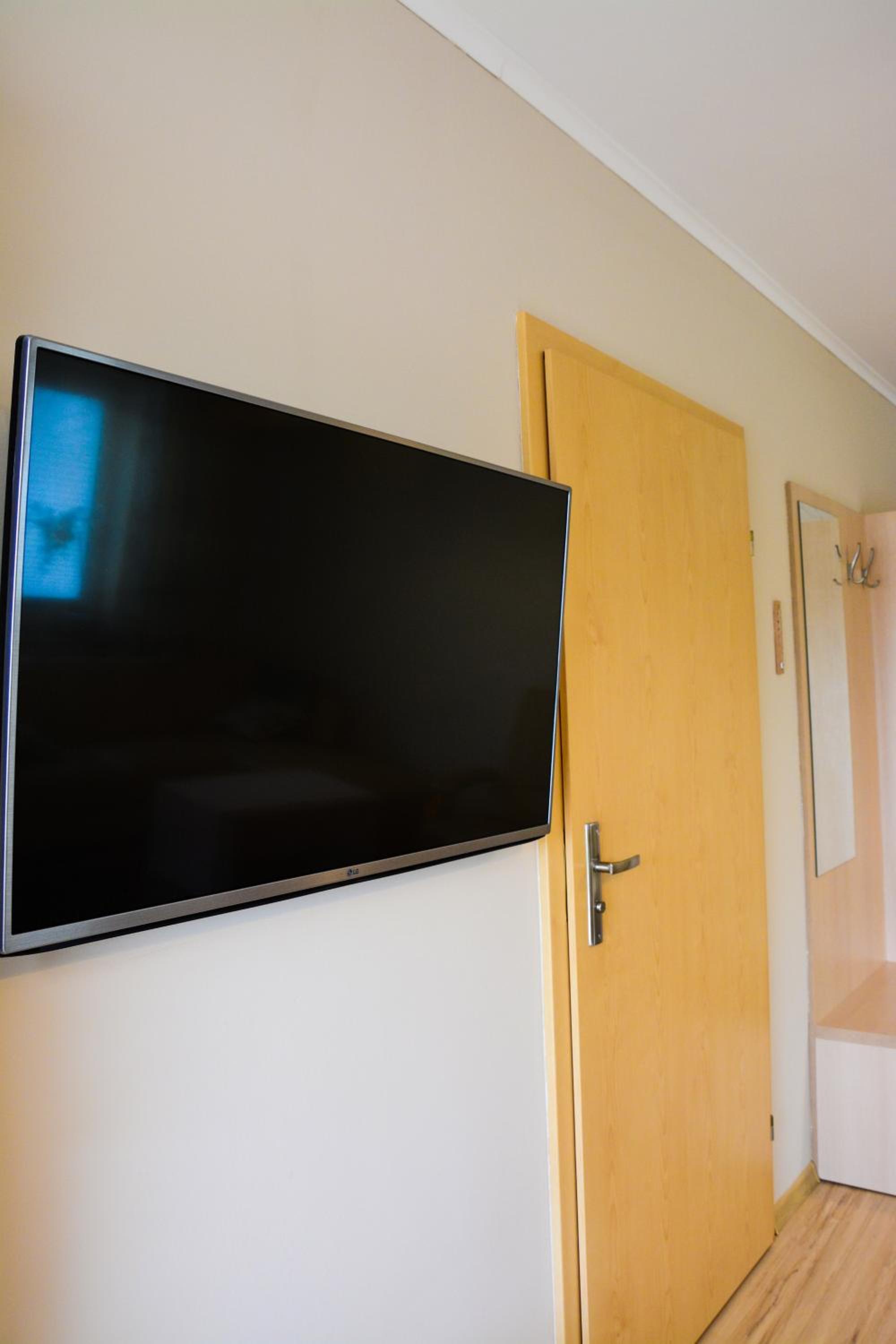 Double or Twin Room - Photo 4