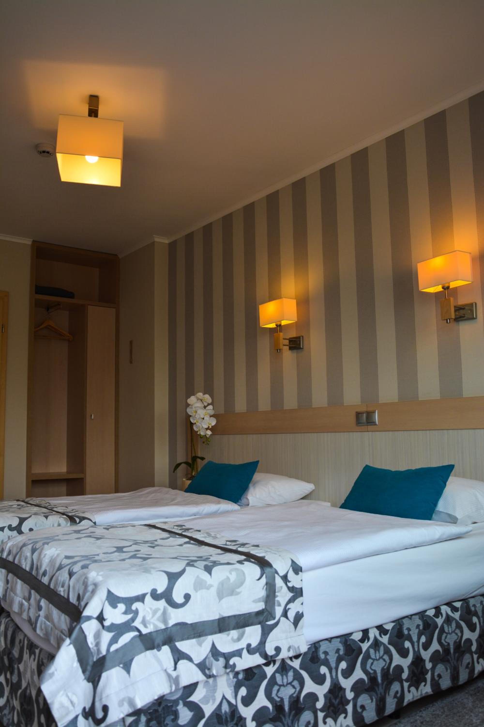 Double or Twin Room - Photo 3