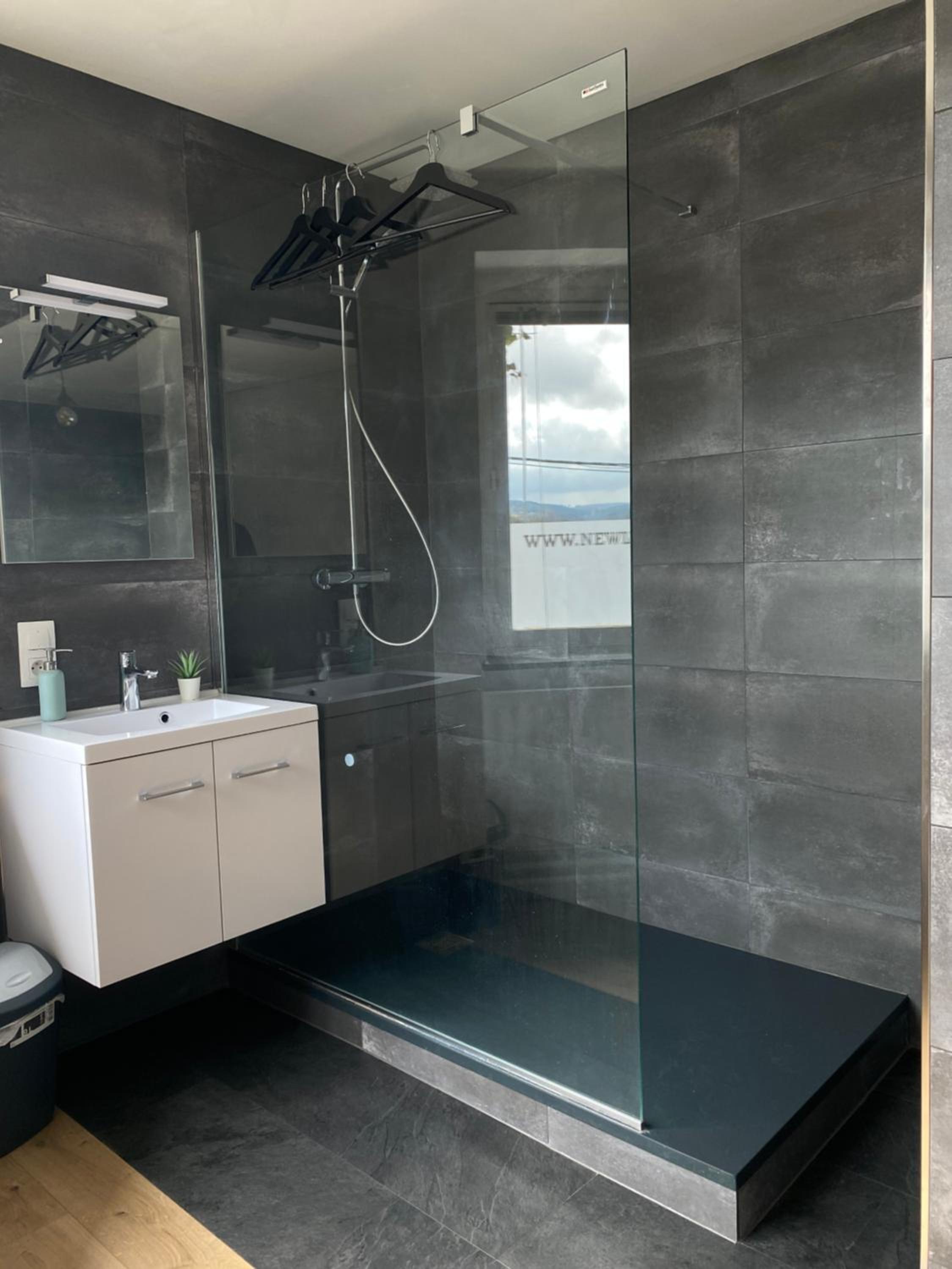 Deluxe Double Room with Shower photo 3