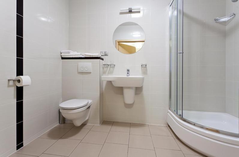 Double or Twin Room - Photo 6