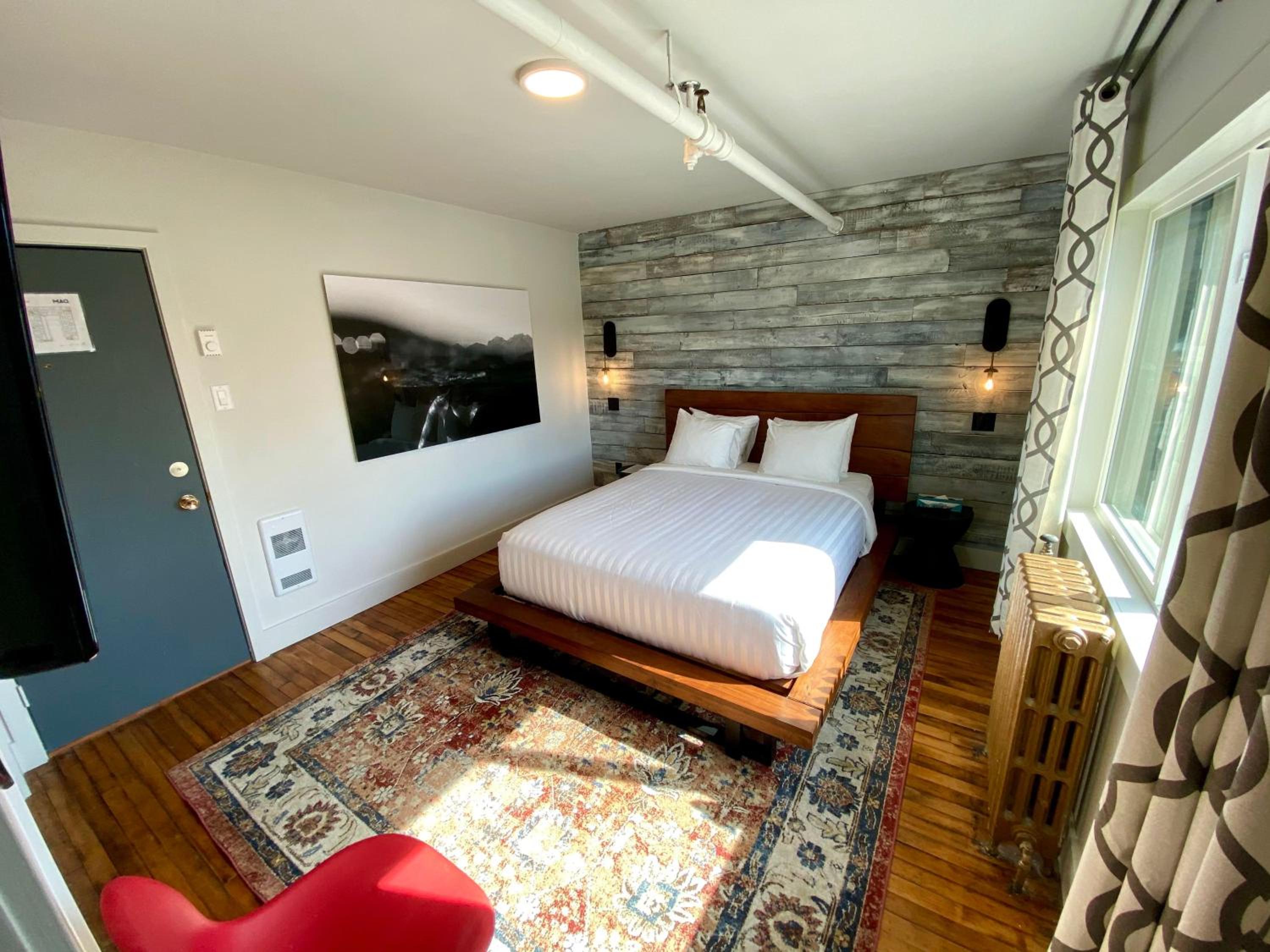 Queen Room photo 1