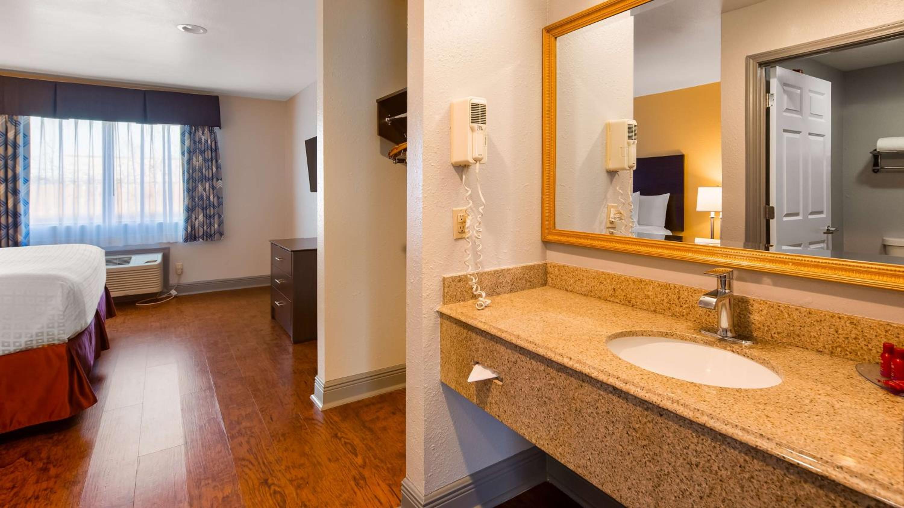 King Suite with Living Area - Photo 1