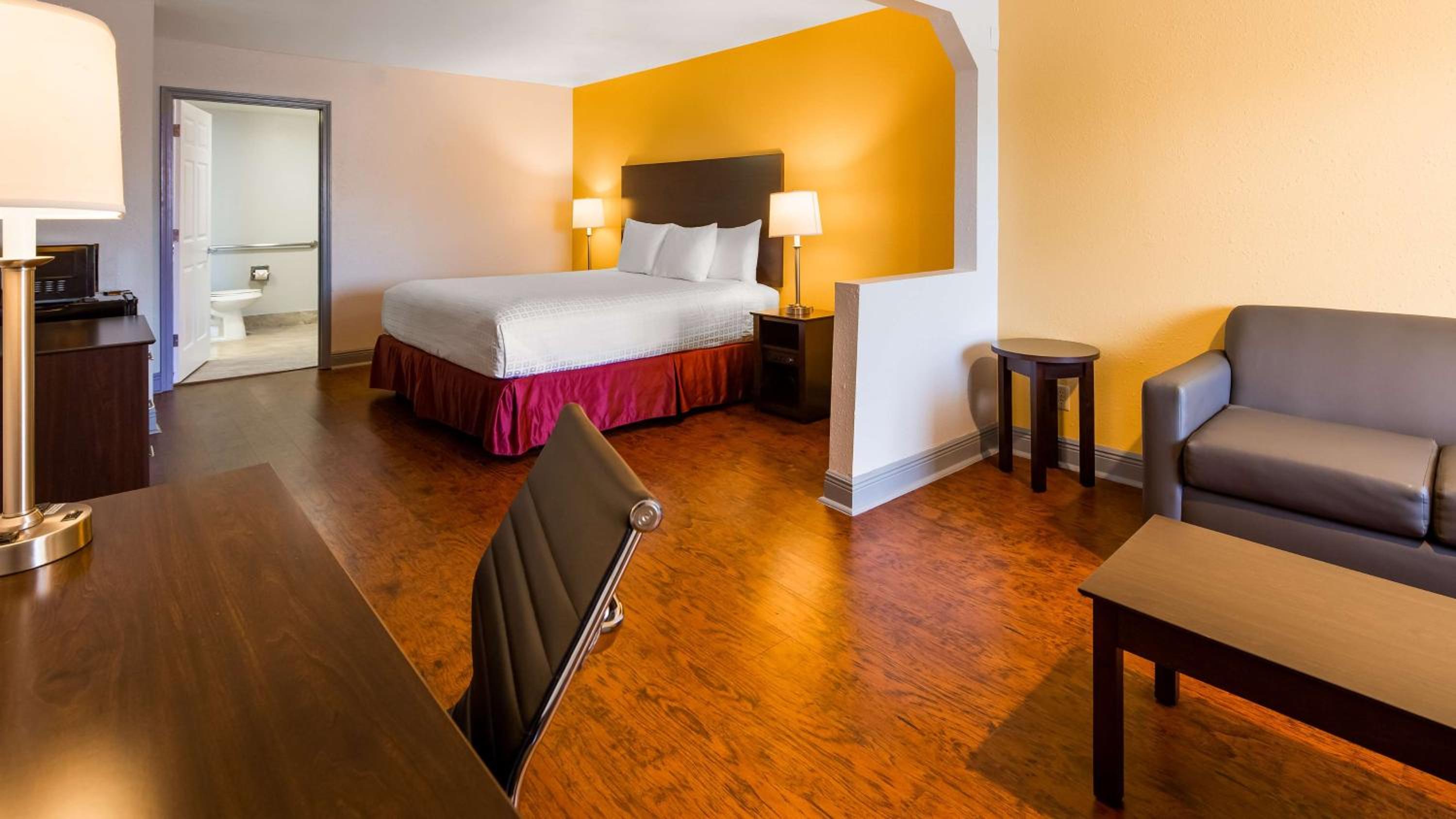 King Suite with Roll-In Shower and Separate Living Area - Disability Access/Non-Smoking - Photo 1