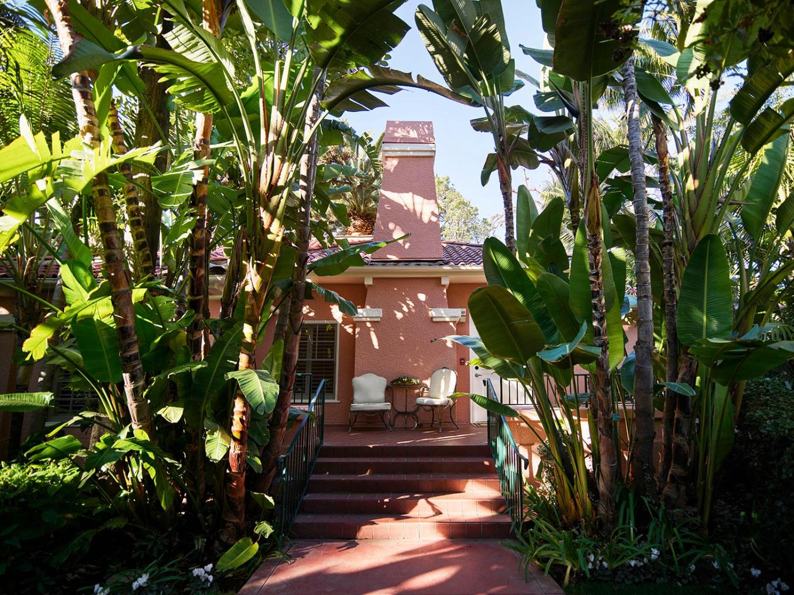 Bungalow Suite thumbnail 6
