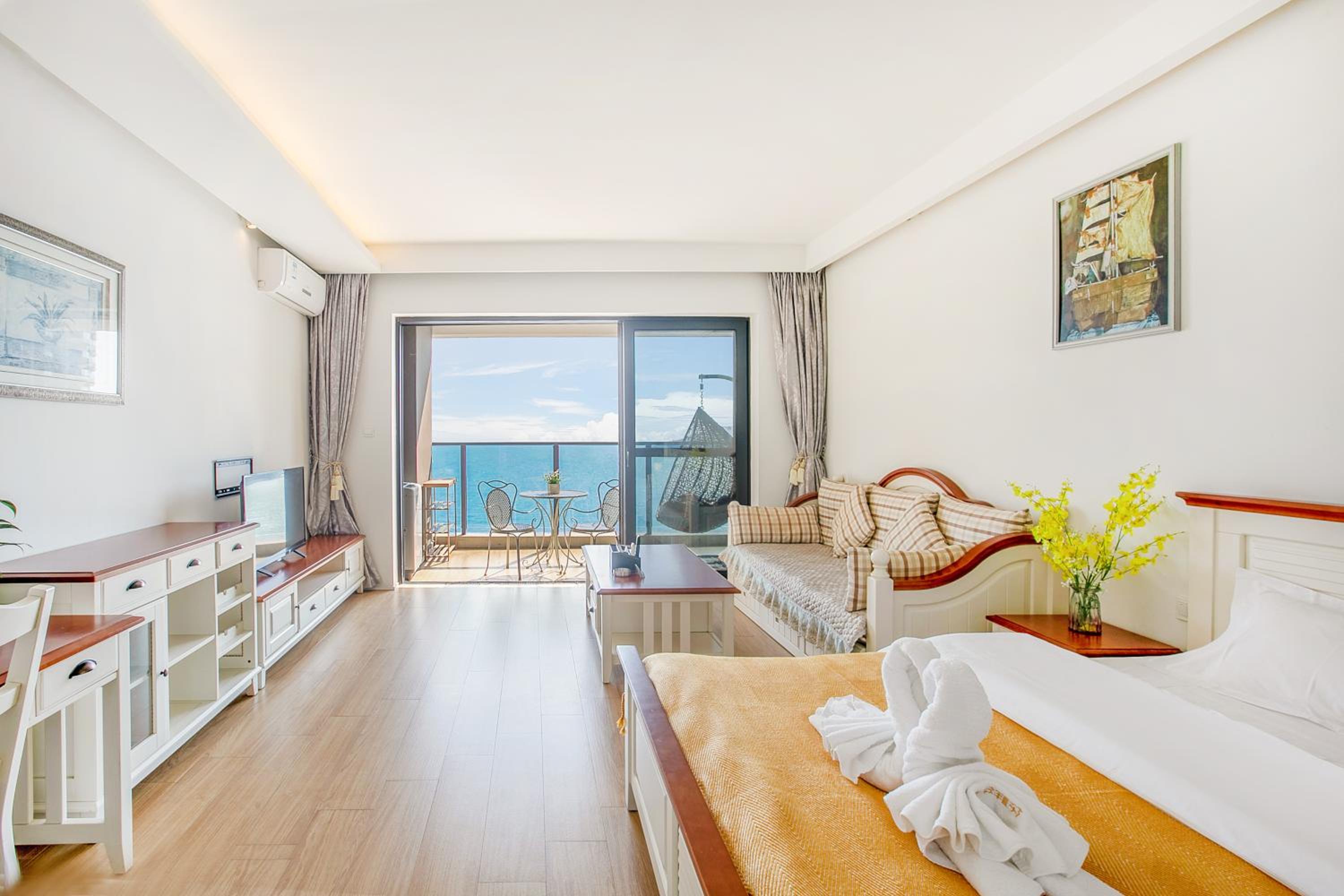 Deluxe King Room with Sea View photo 2